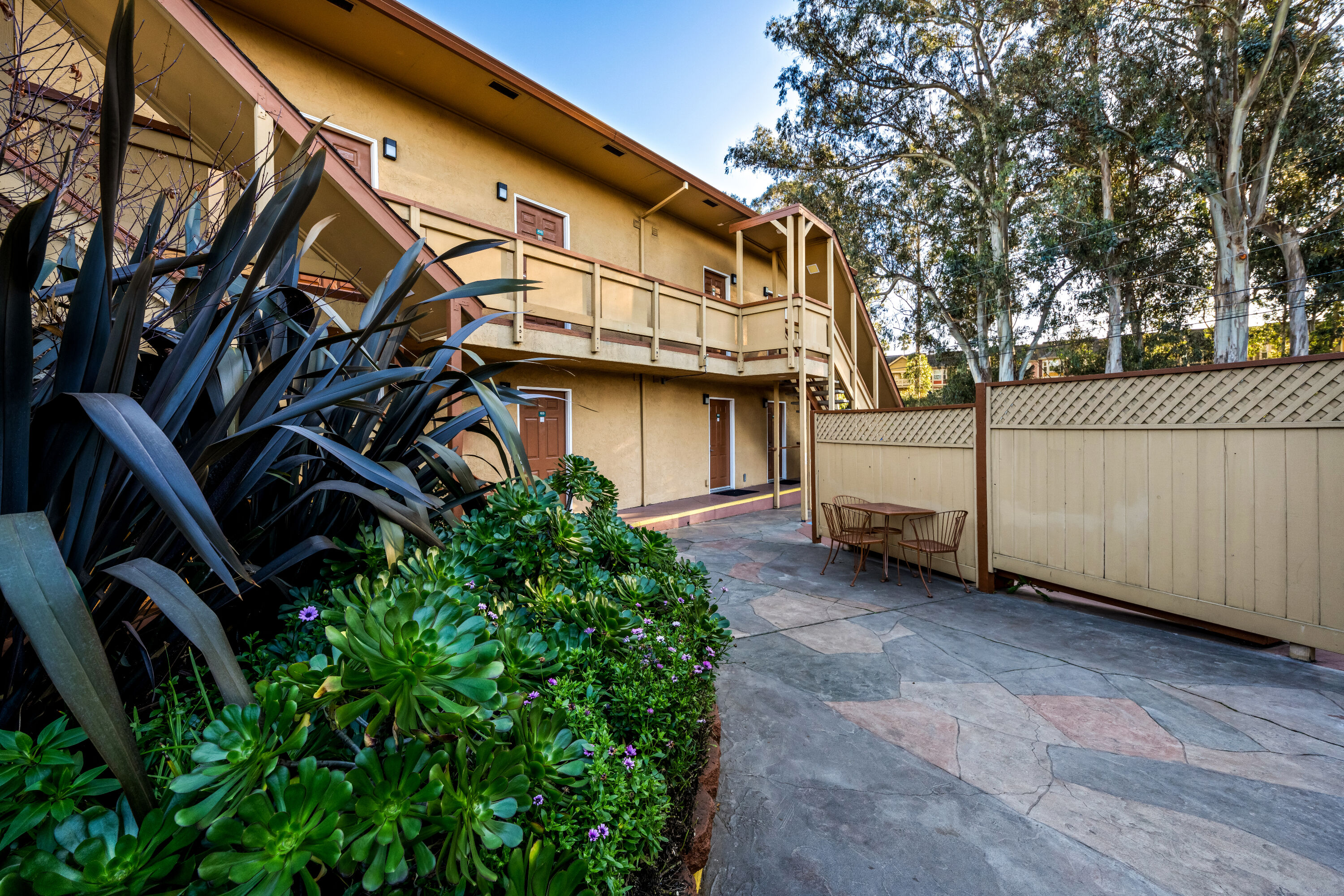 Back Exterior Image of Howard Johnson by Wyndham Santa Cruz hotel in Santa Cruz, California