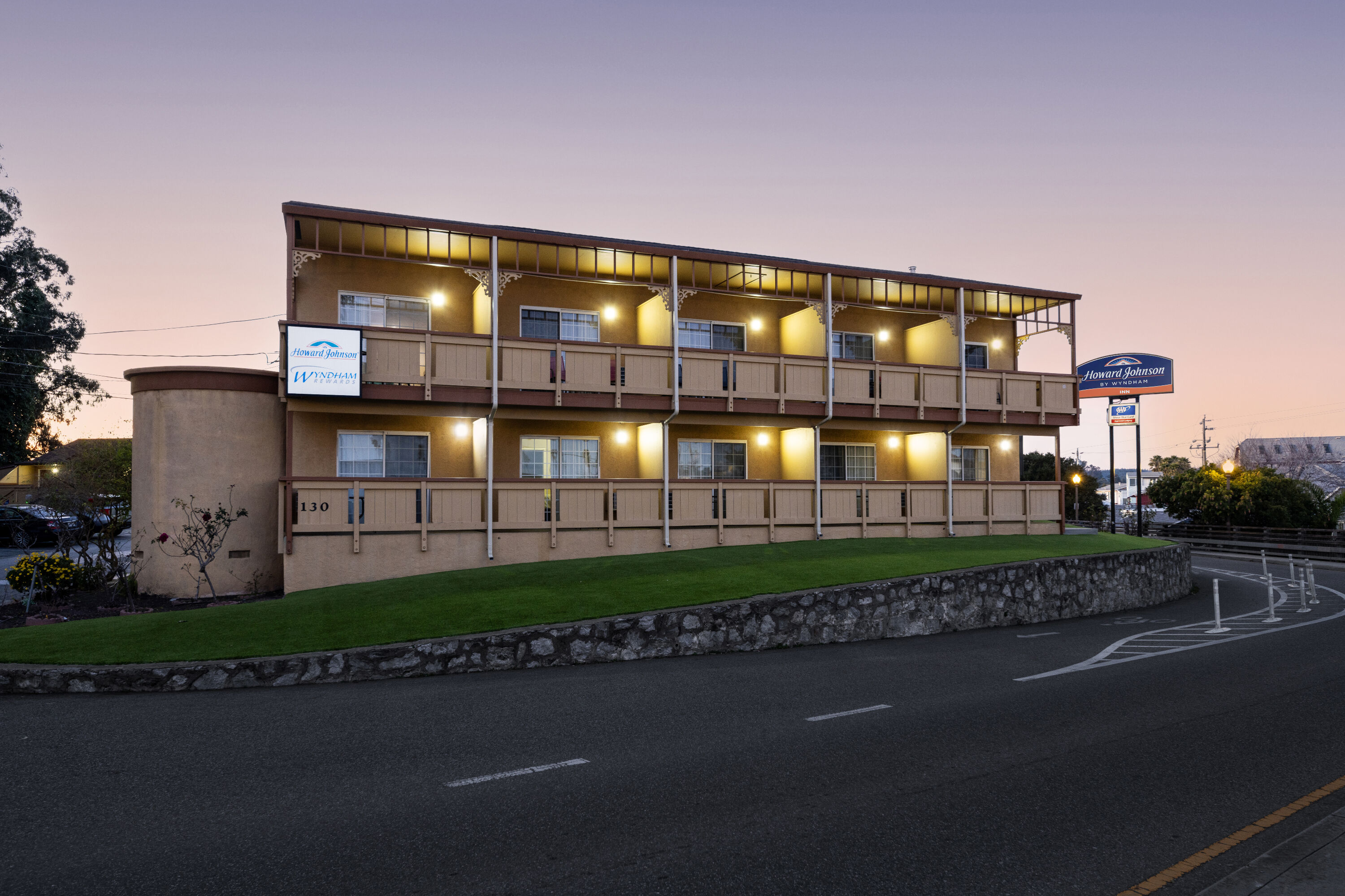 Exterior Night Image of Howard Johnson by Wyndham Santa Cruz hotel in Santa Cruz, California