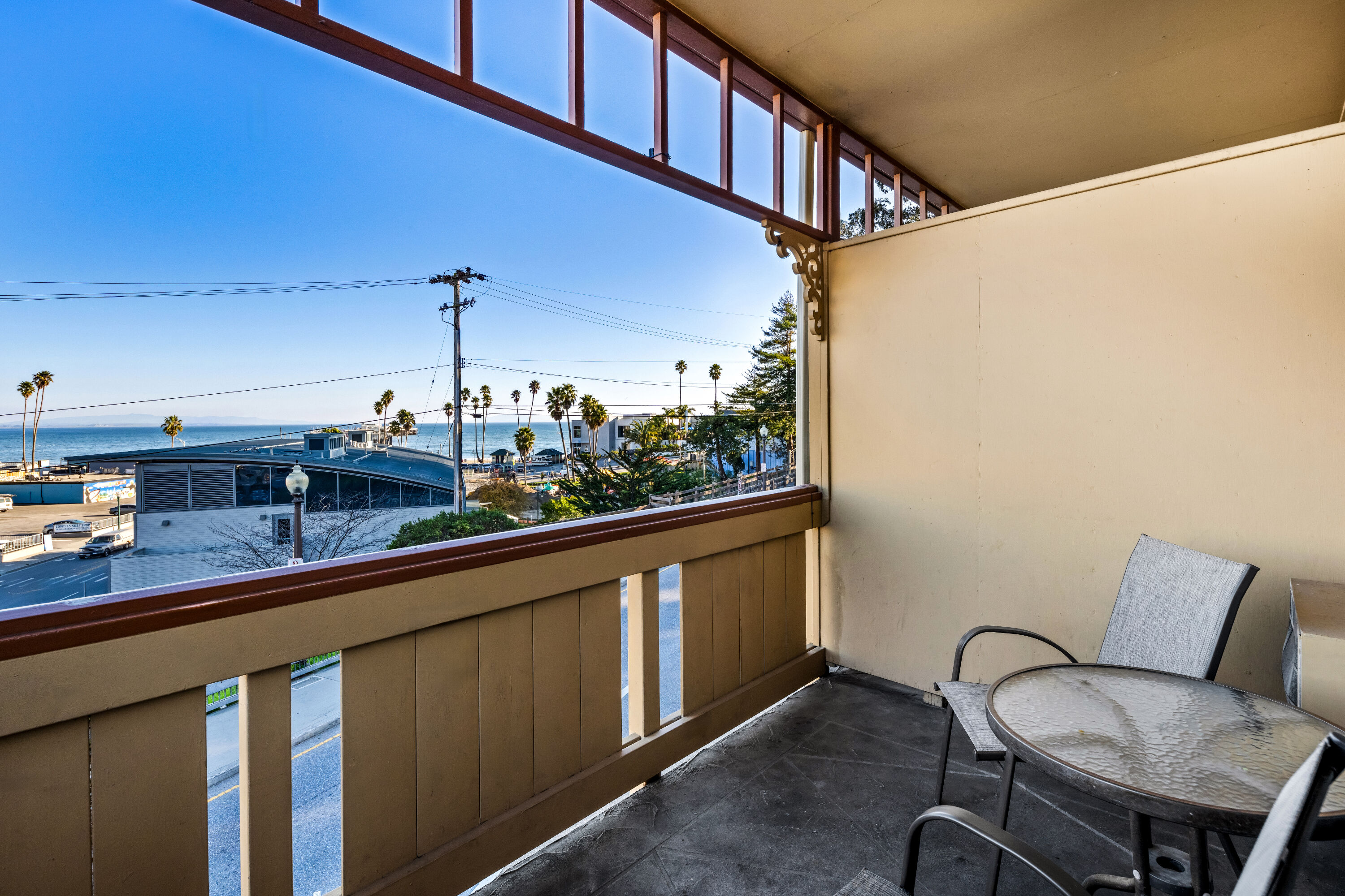 Double bed guest room at the Howard Johnson by Wyndham Santa Cruz in Santa Cruz, California