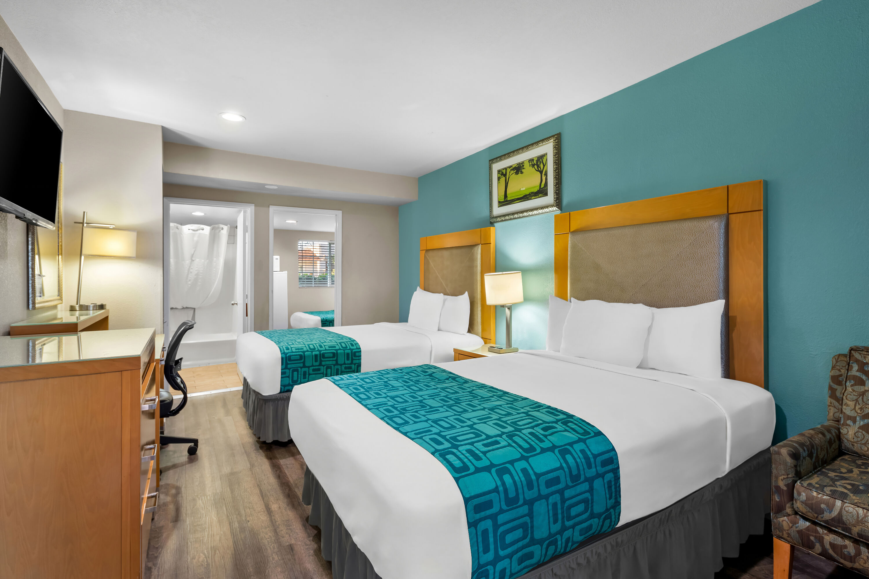 Double bed guest room at the Howard Johnson by Wyndham Santa Cruz in Santa Cruz, California