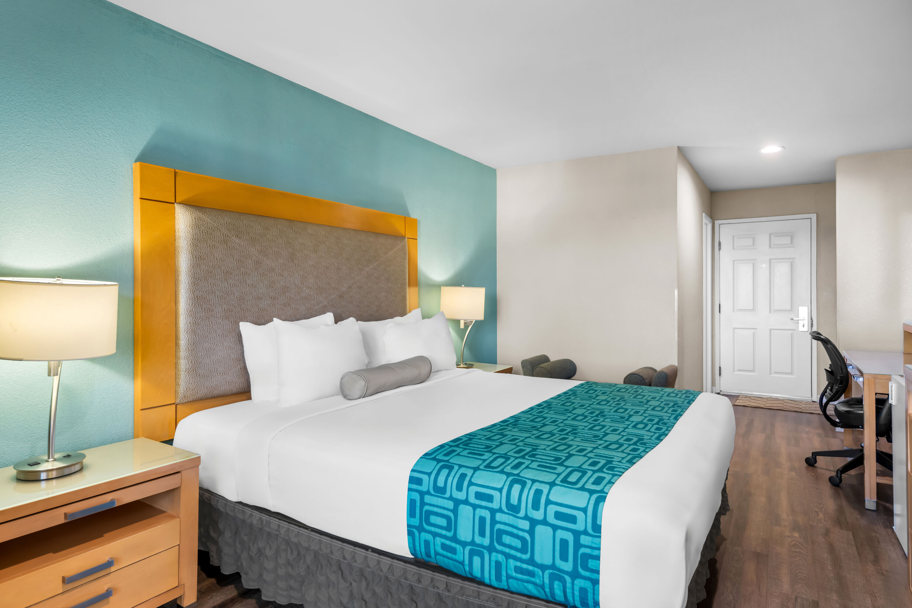 King bed guest room at the Howard Johnson by Wyndham Santa Cruz in Santa Cruz, California