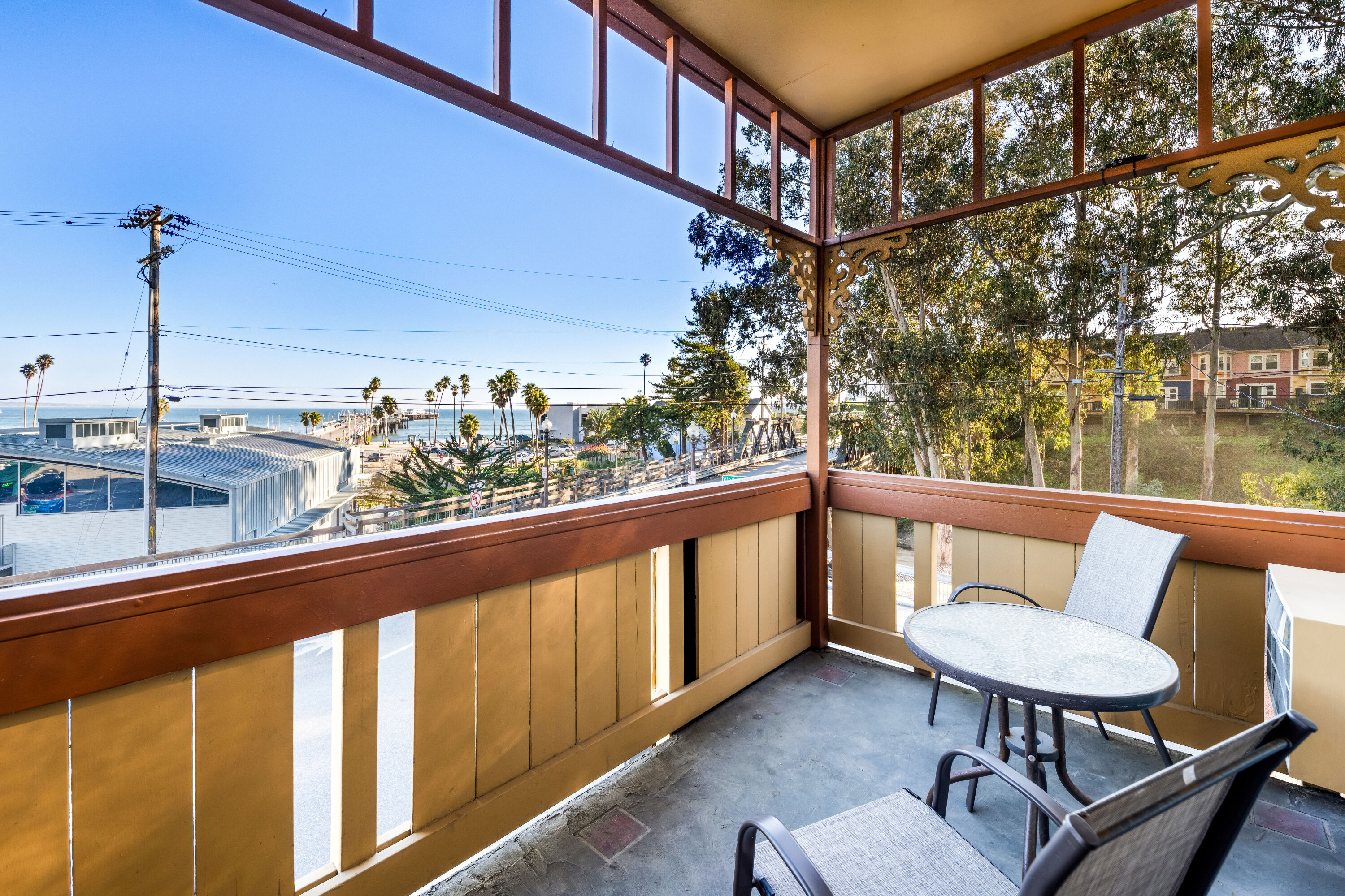 King bed guest room at the Howard Johnson by Wyndham Santa Cruz in Santa Cruz, California