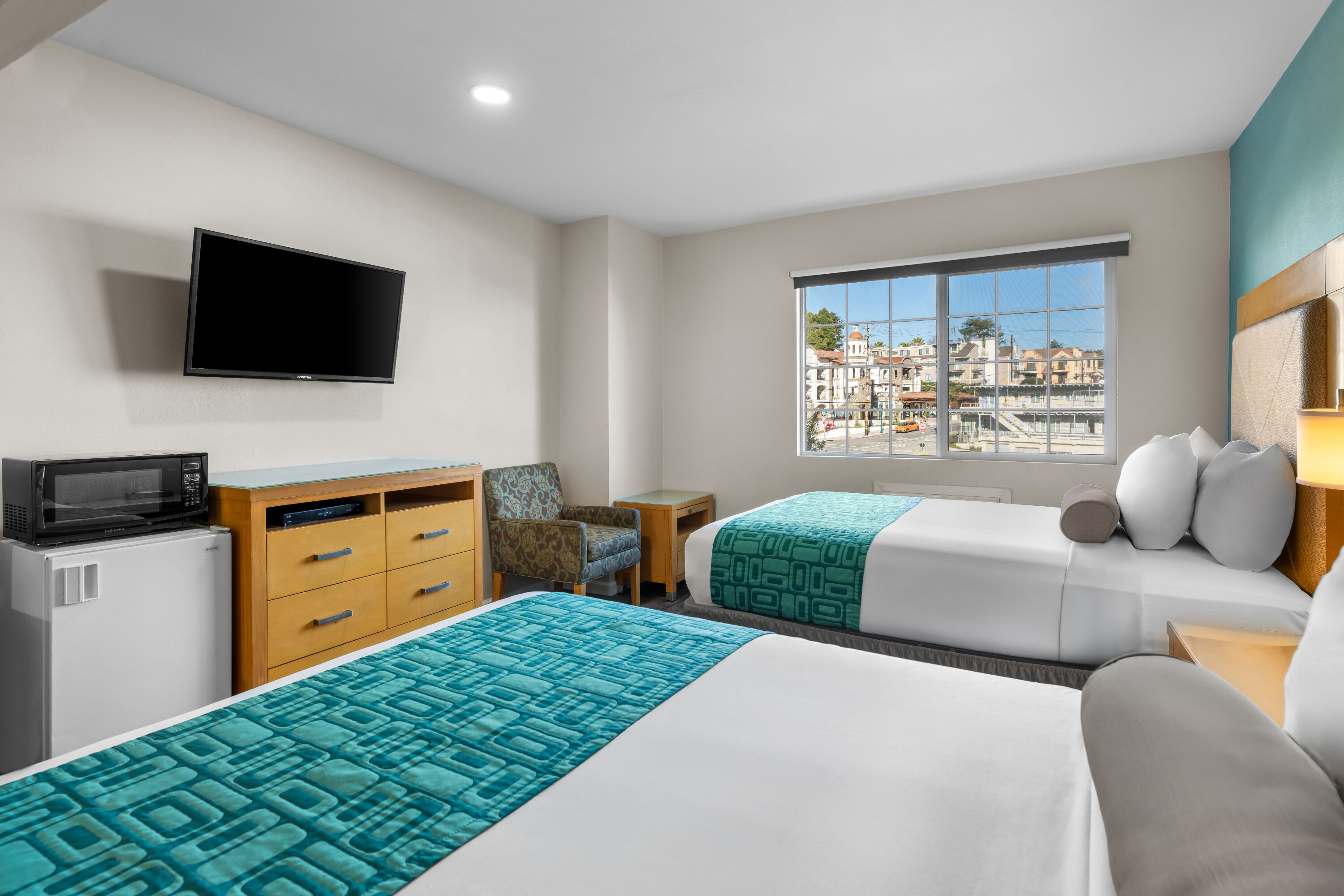Howard Johnson by Wyndham Santa Cruz suite in Santa Cruz, California
