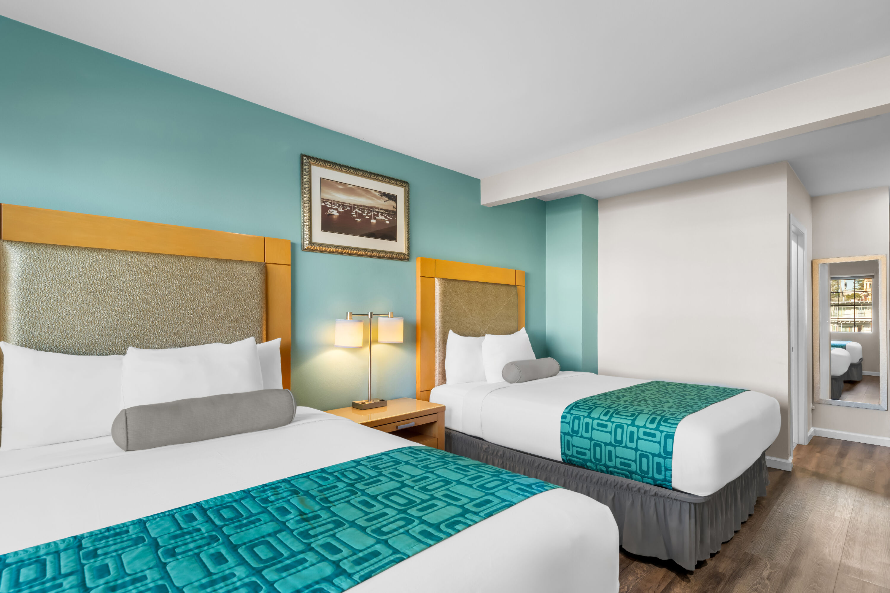 Howard Johnson by Wyndham Santa Cruz suite in Santa Cruz, California