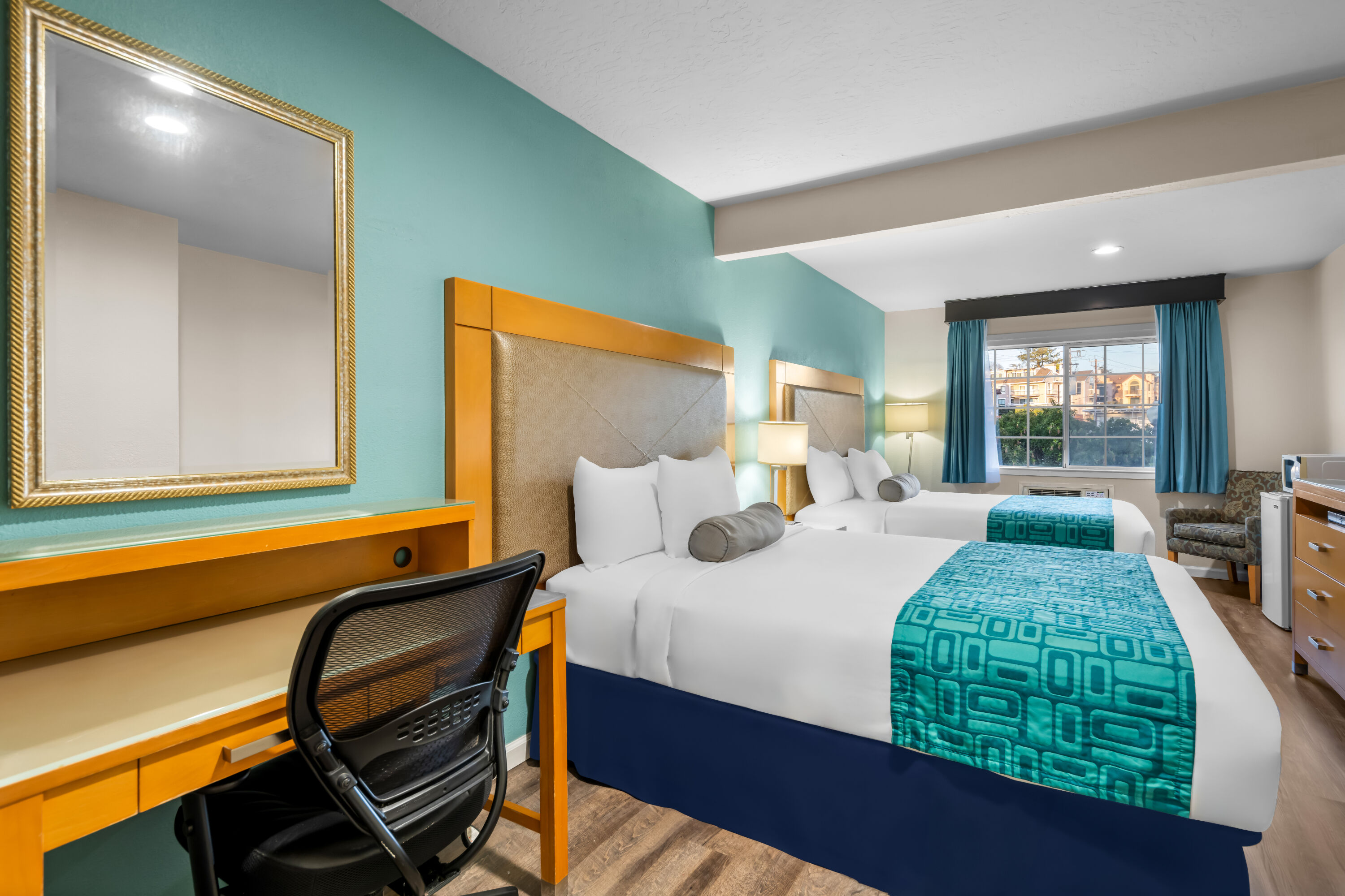 Howard Johnson by Wyndham Santa Cruz suite in Santa Cruz, California