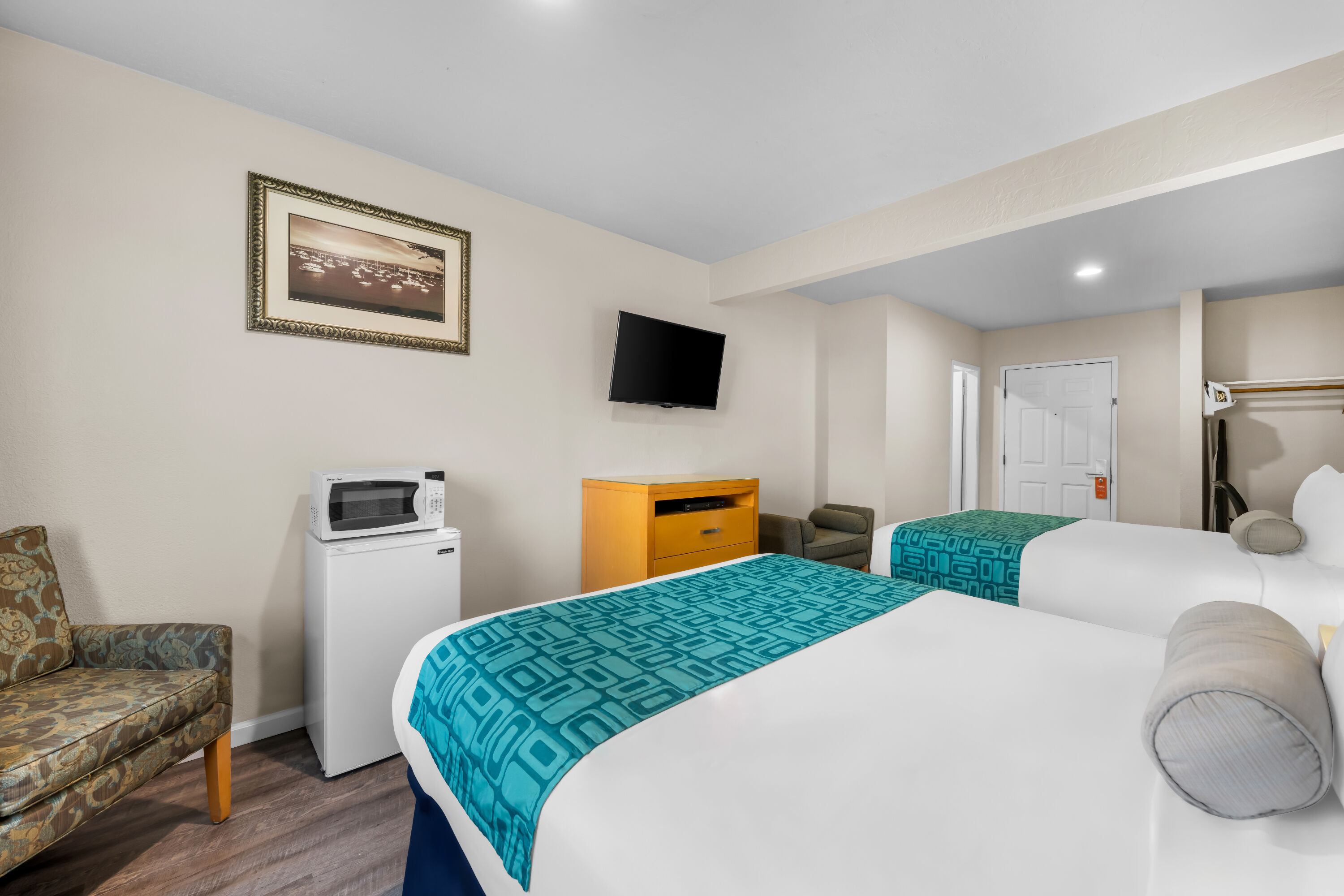 Howard Johnson by Wyndham Santa Cruz suite in Santa Cruz, California