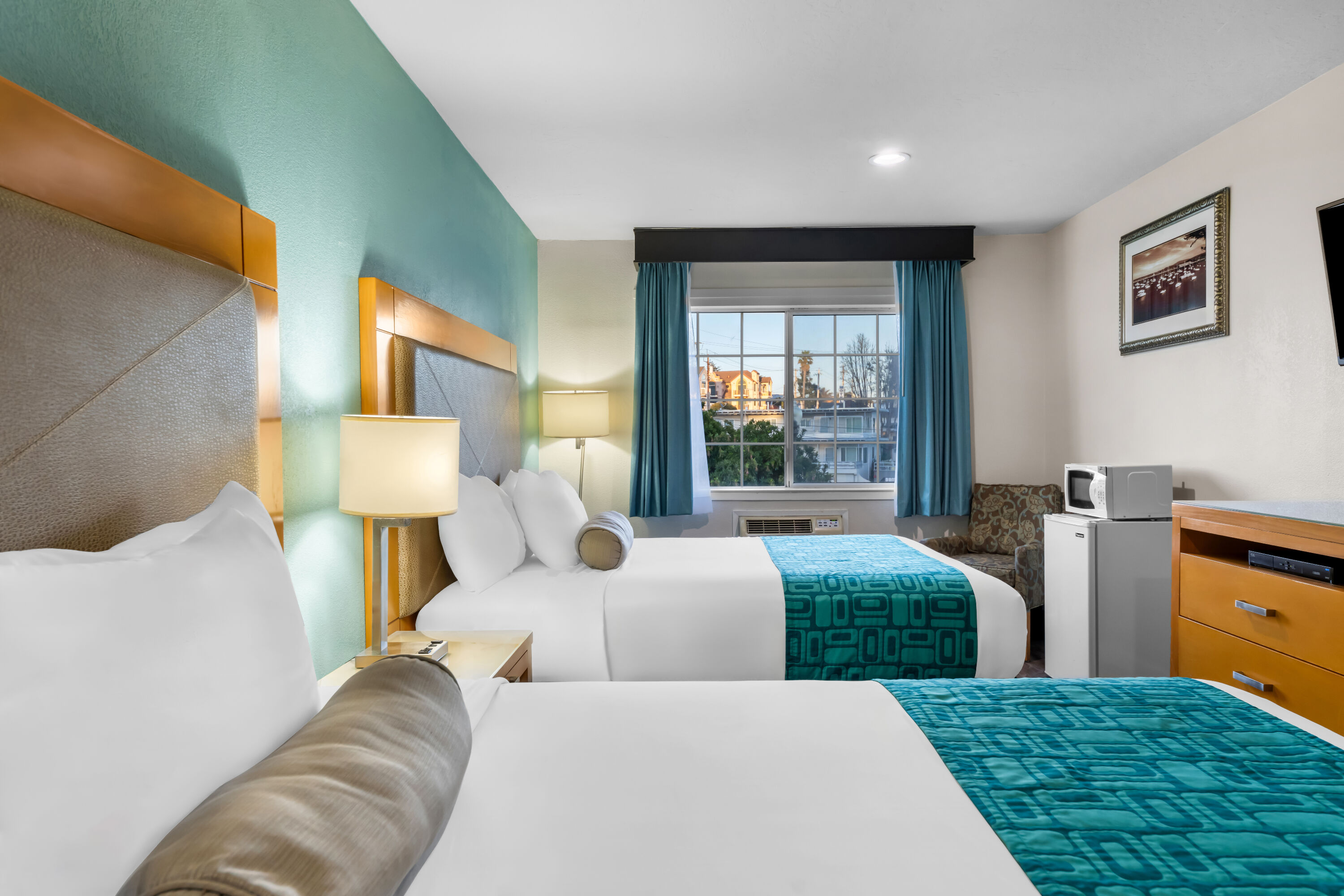 Howard Johnson by Wyndham Santa Cruz suite in Santa Cruz, California