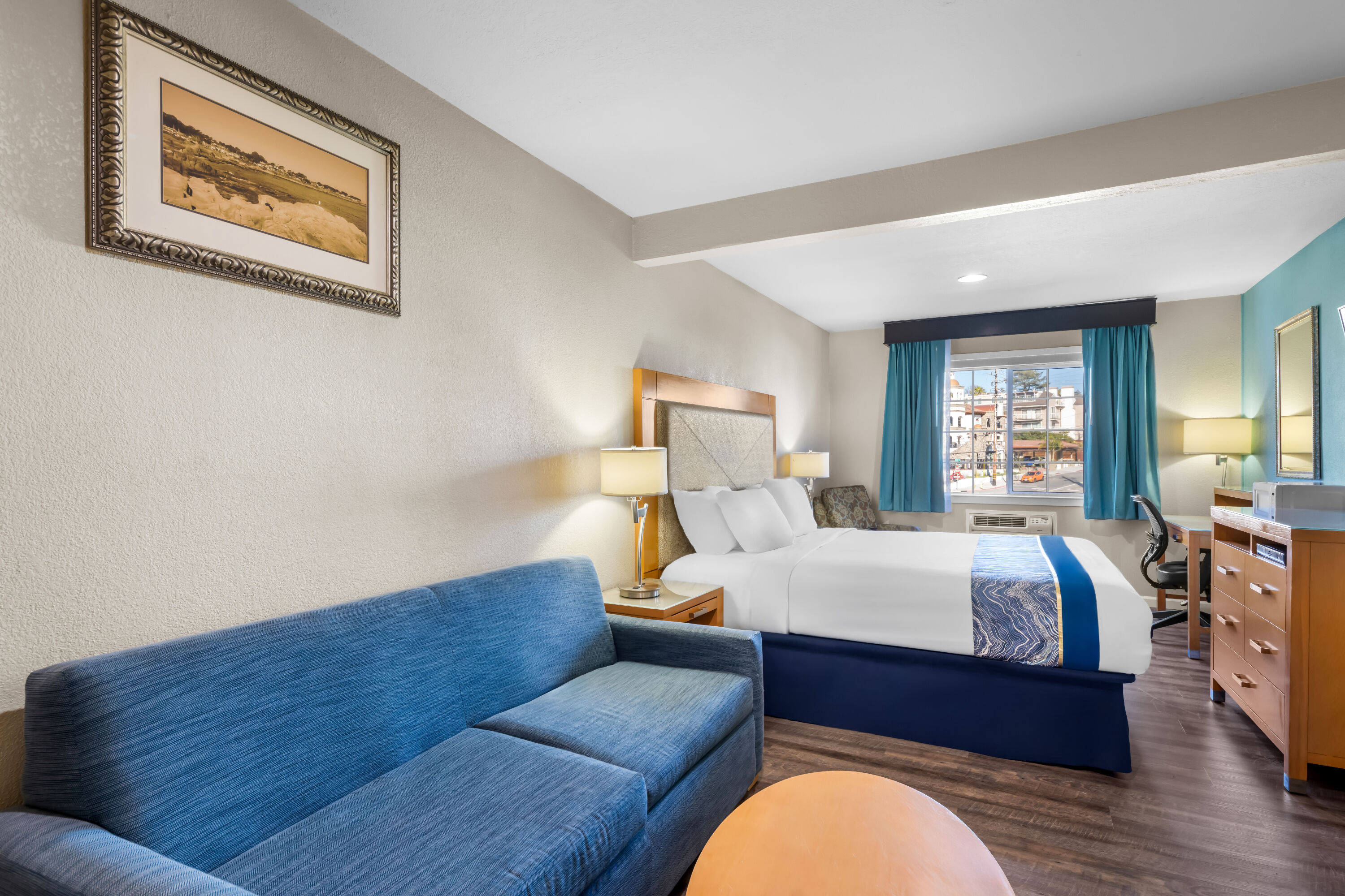Howard Johnson by Wyndham Santa Cruz suite in Santa Cruz, California
