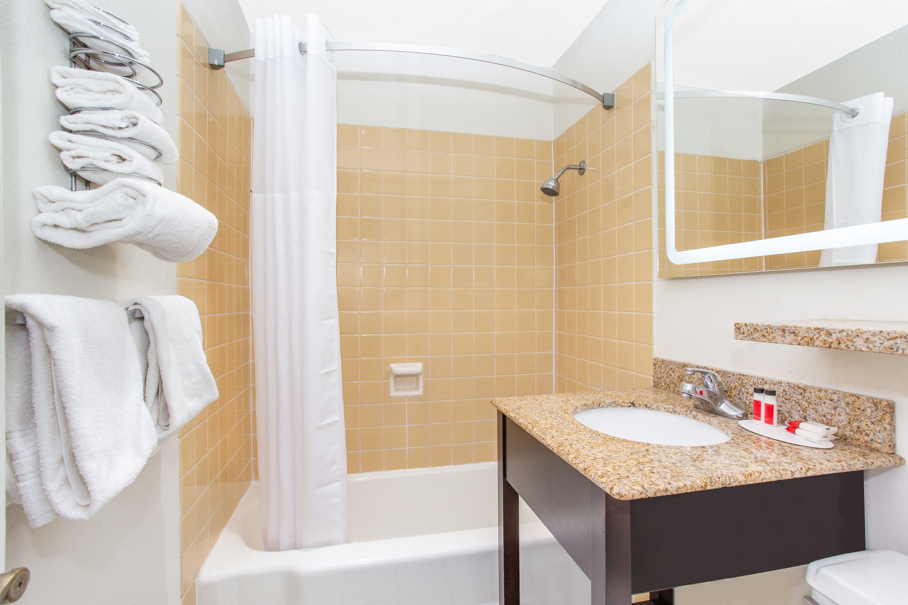 Guest room bath at the Howard Johnson by Wyndham Colorado Springs in Colorado Springs, Colorado