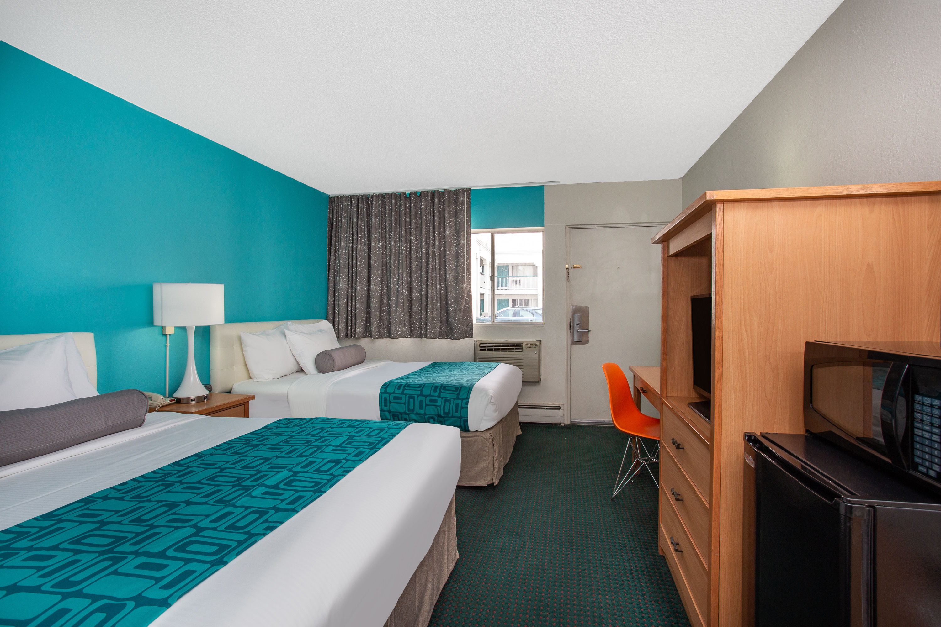 Guest room at the Howard Johnson by Wyndham Colorado Springs in Colorado Springs, Colorado