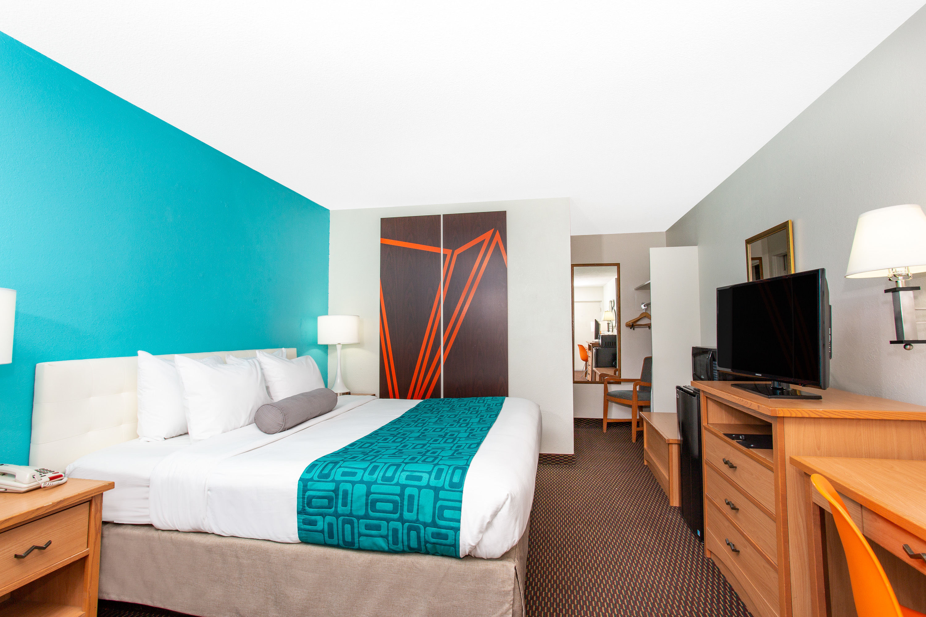 Guest room at the Howard Johnson by Wyndham Colorado Springs in Colorado Springs, Colorado