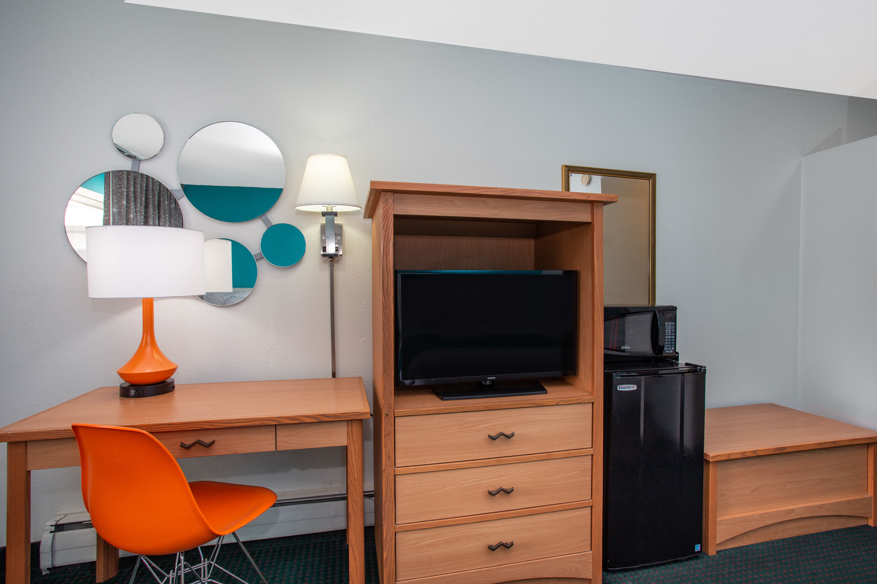 Guest room feature at the Howard Johnson by Wyndham Colorado Springs in Colorado Springs, Colorado