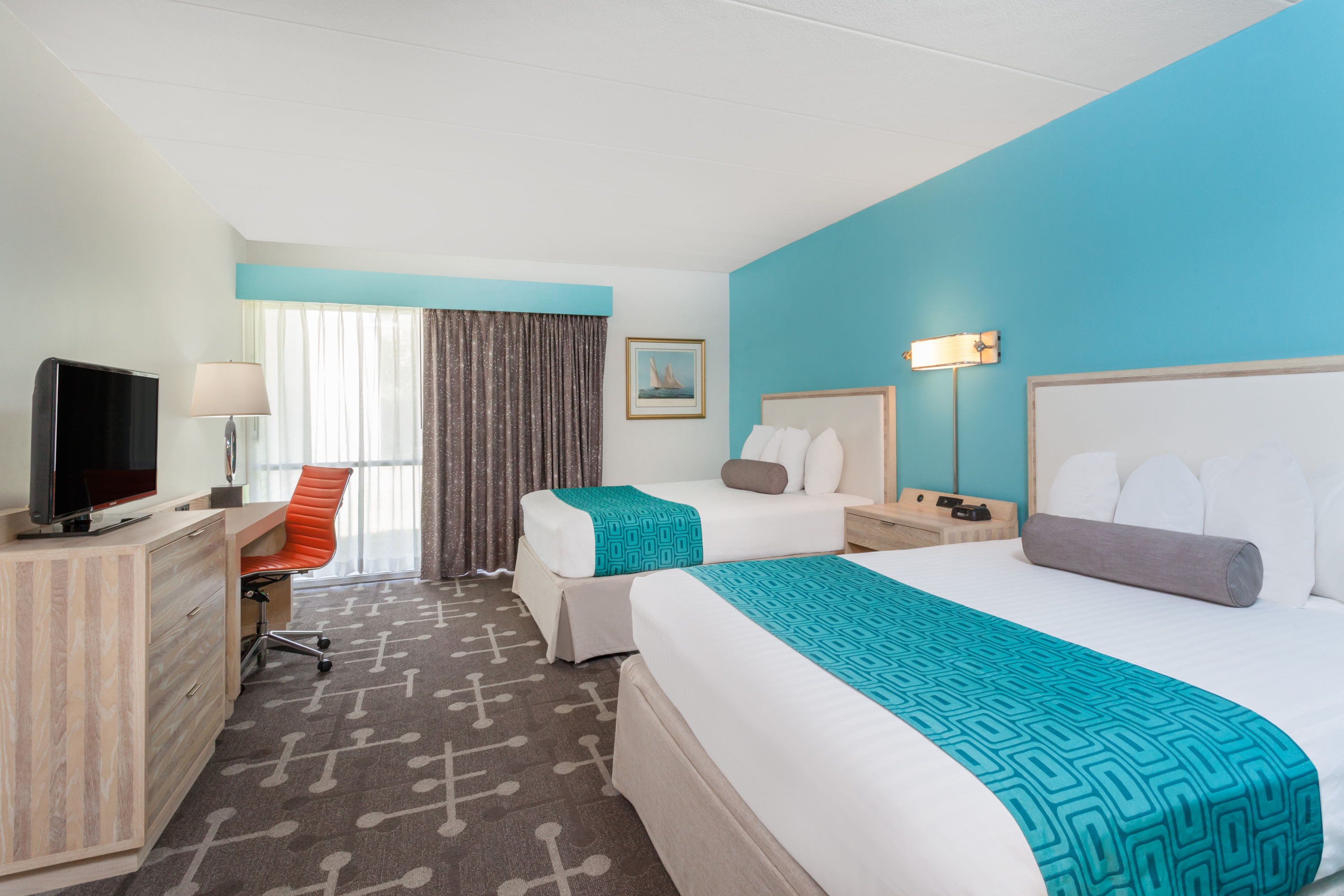 Guest room at the Howard Johnson by Wyndham Mystic in Mystic, Connecticut