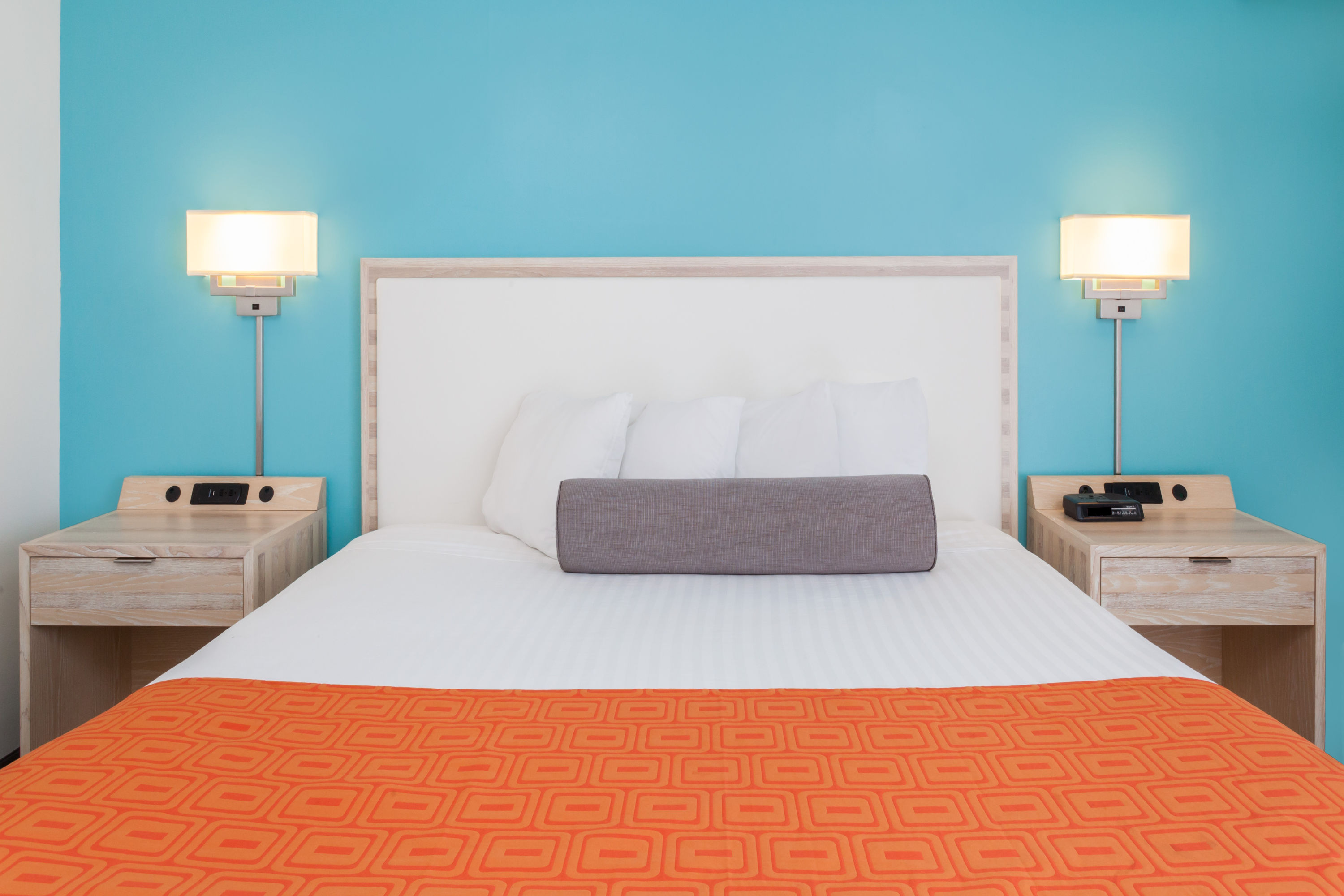 Guest room at the Howard Johnson by Wyndham Mystic in Mystic, Connecticut