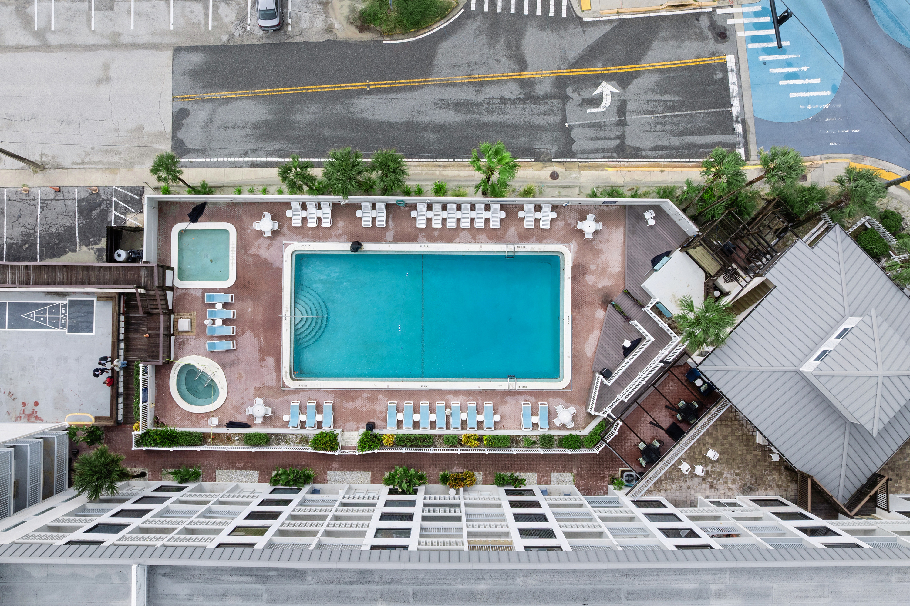 Pool at the Howard Johnson by Wyndham Oceanfront Daytona Beach in Daytona Beach, Florida