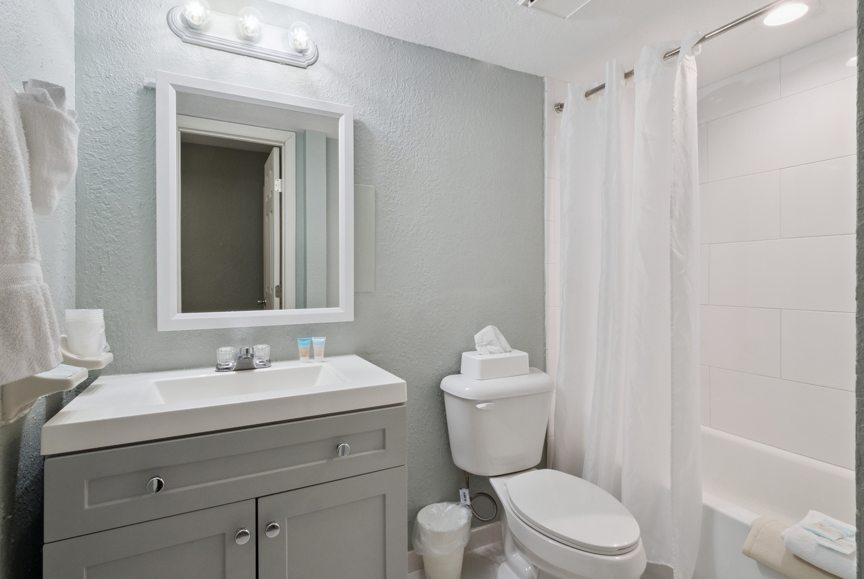 Guest room bath at the Howard Johnson by Wyndham Oceanfront Daytona Beach in Daytona Beach, Florida