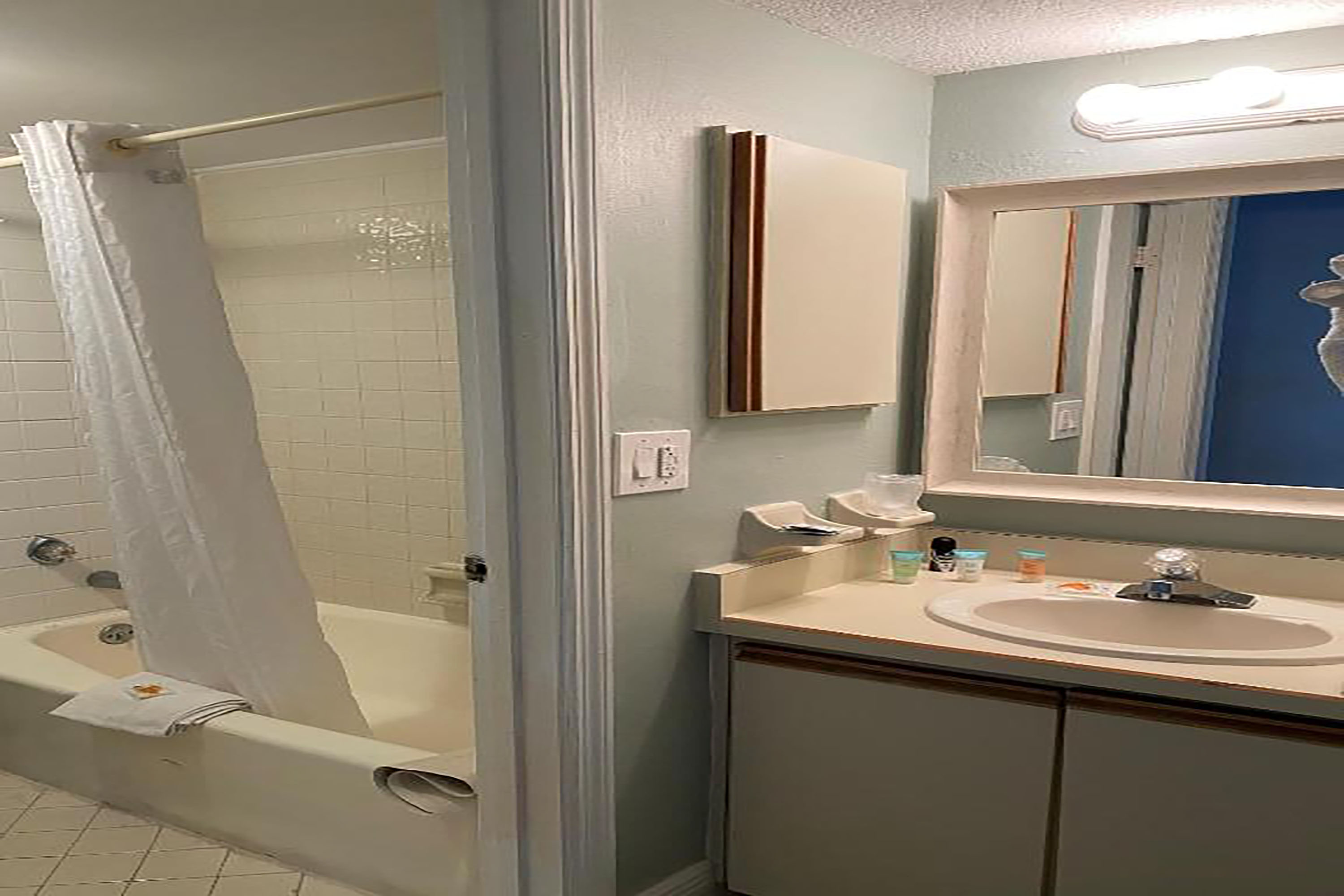 Guest room bath at the Howard Johnson by Wyndham Oceanfront Daytona Beach in Daytona Beach, Florida
