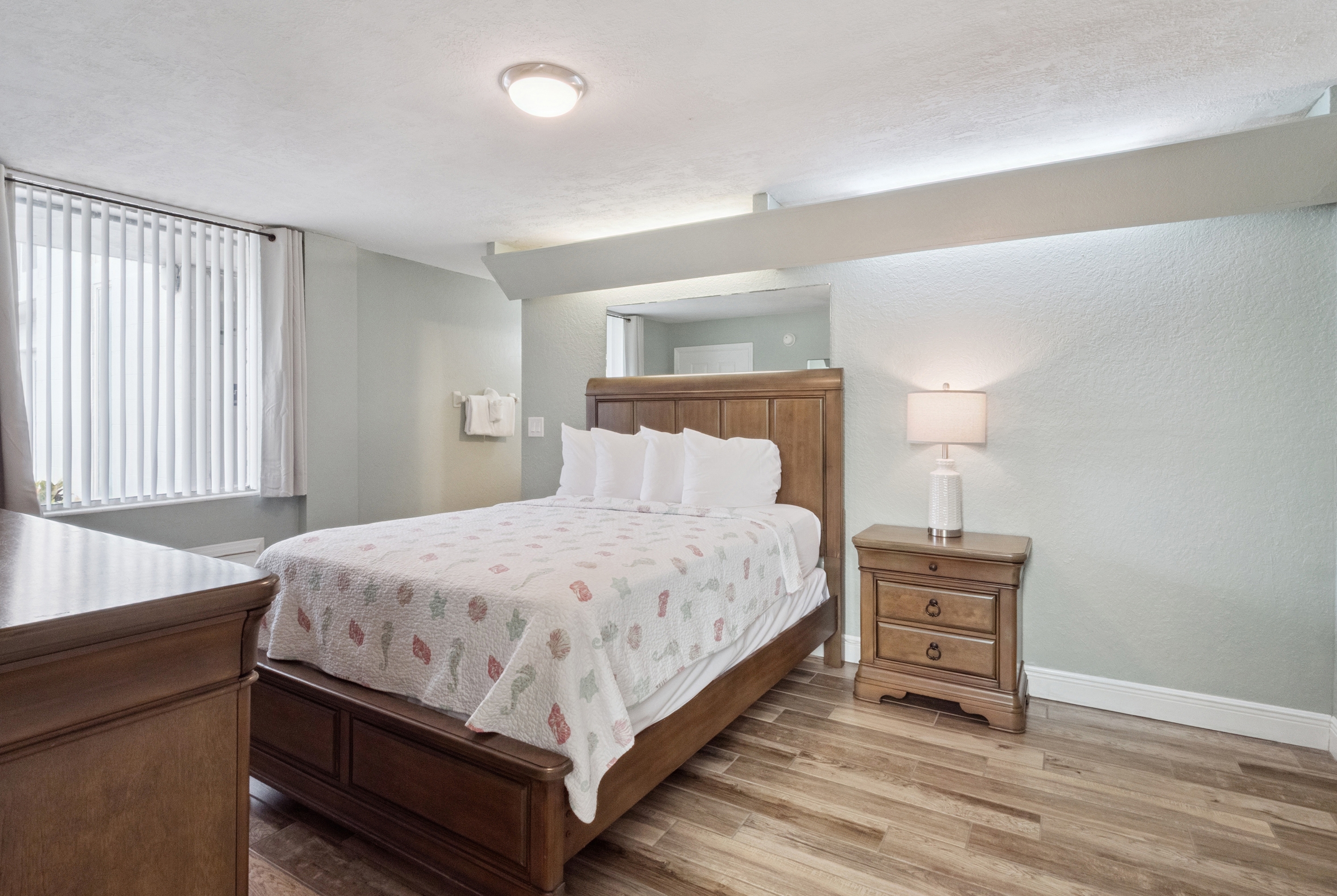 Guest room at the Howard Johnson by Wyndham Oceanfront Daytona Beach in Daytona Beach, Florida
