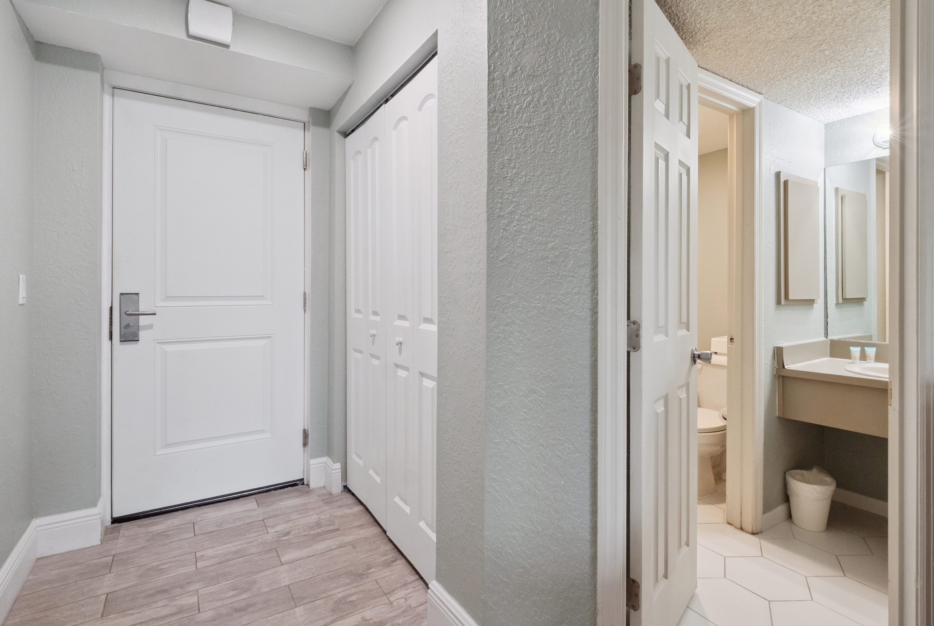 Guest room at the Howard Johnson by Wyndham Oceanfront Daytona Beach in Daytona Beach, Florida