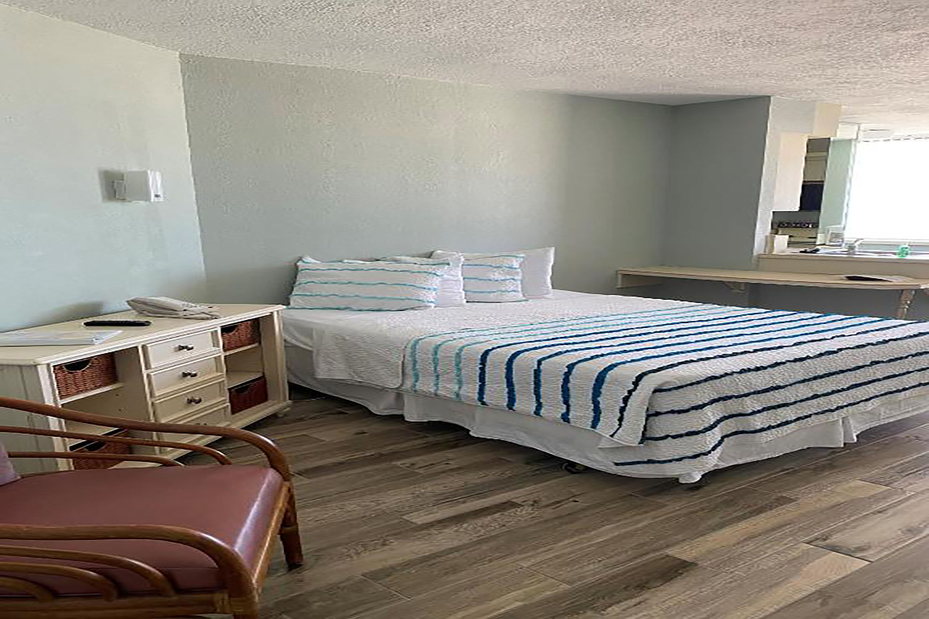 Guest room at the Howard Johnson by Wyndham Oceanfront Daytona Beach in Daytona Beach, Florida