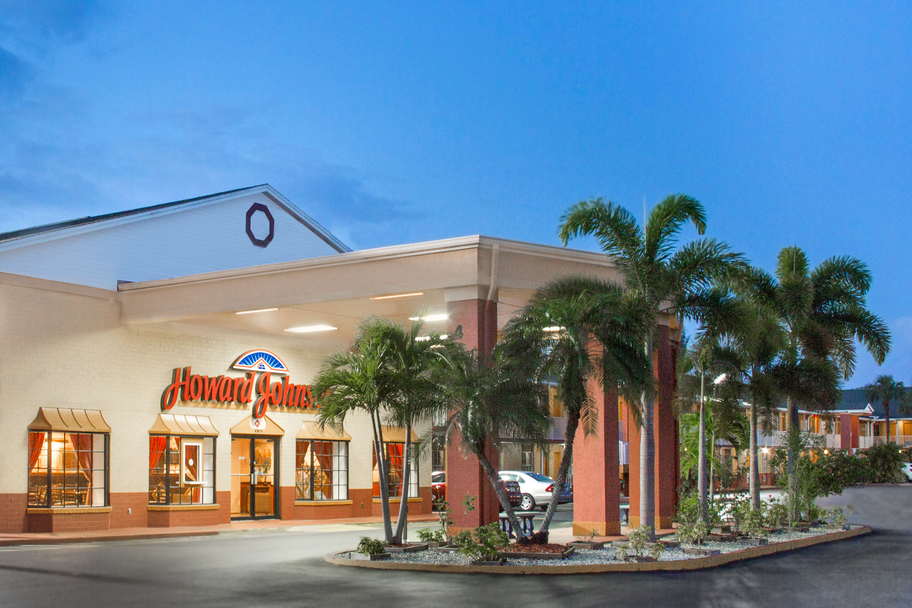 Exterior Dusk Image of Howard Johnson by Wyndham Ft. Myers FL hotel in Fort Myers, Florida