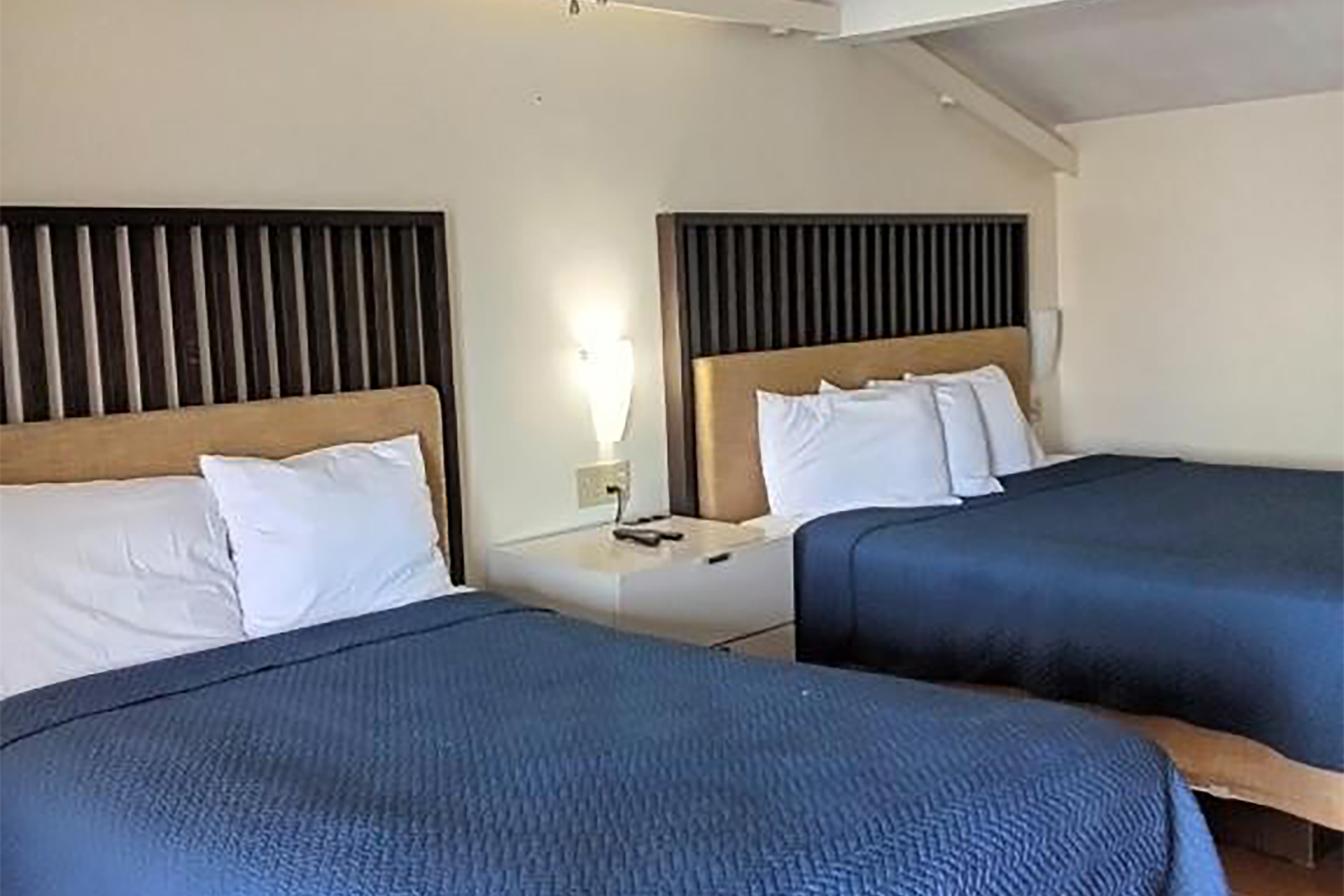 Guest room at the Howard Johnson by Wyndham Sebring in Sebring, Florida