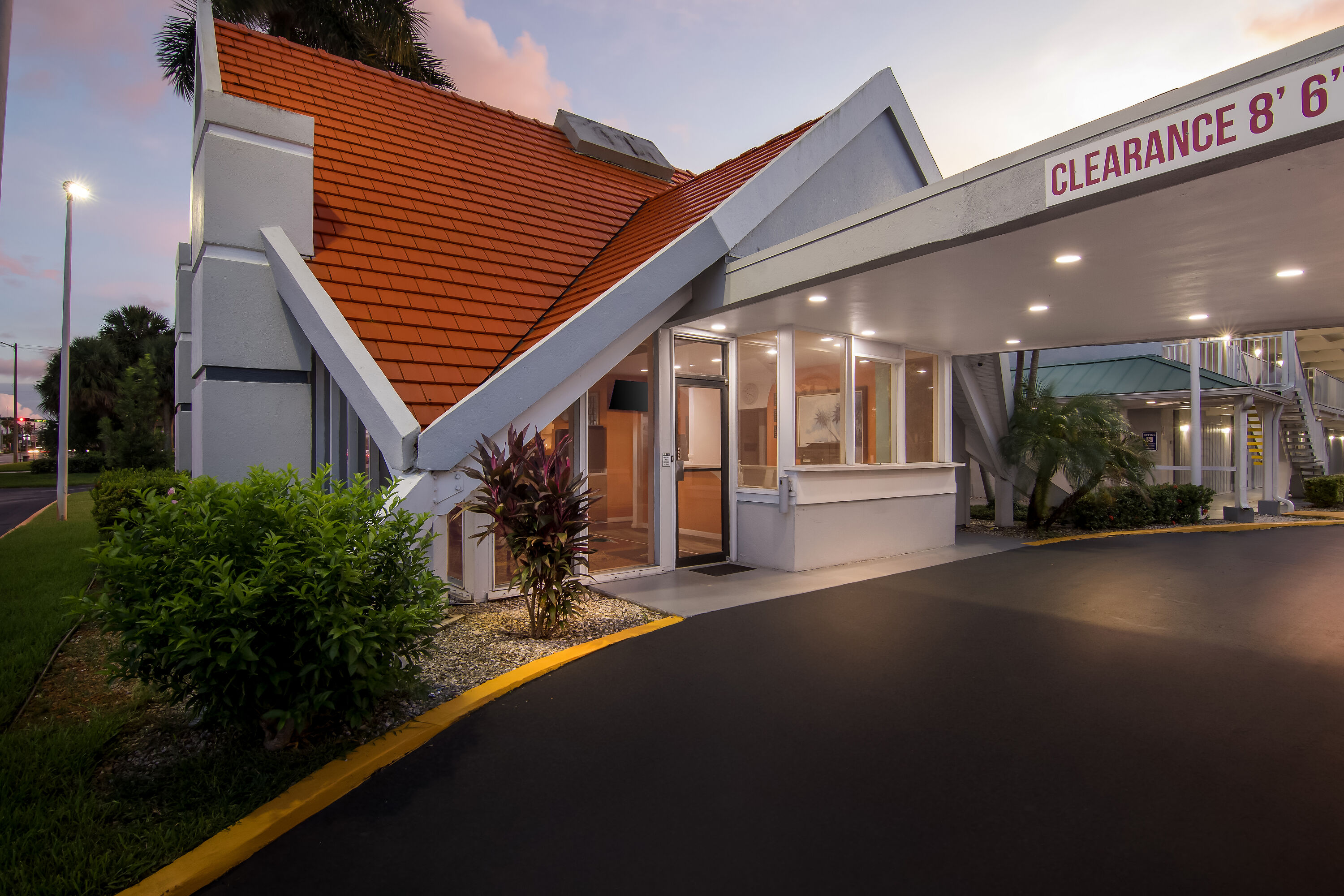 Exterior Night Image of Howard Johnson by Wyndham Vero Beach / Downtown hotel in Vero Beach, Florida