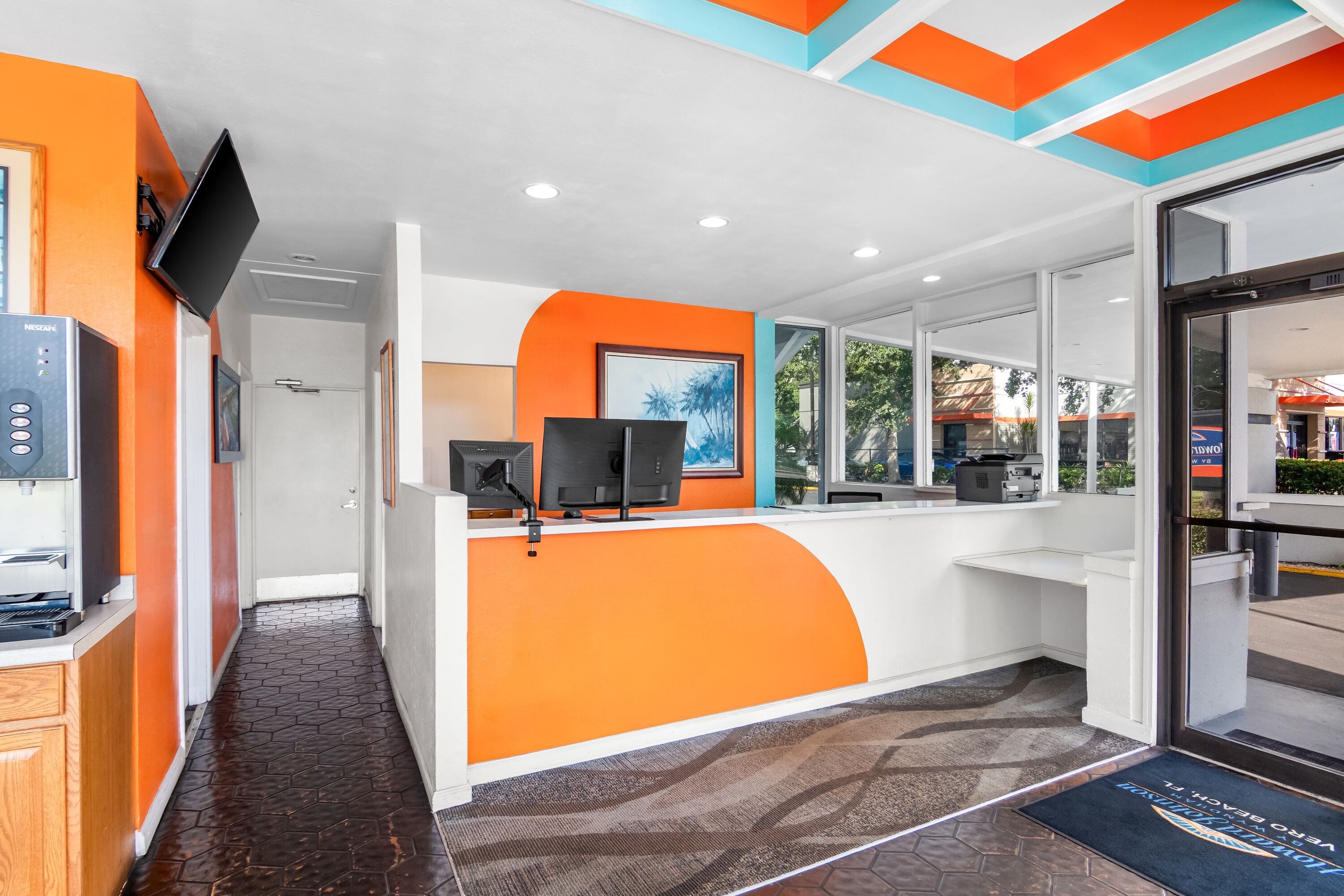 Howard Johnson by Wyndham Vero Beach / Downtown reception in Vero Beach, Florida