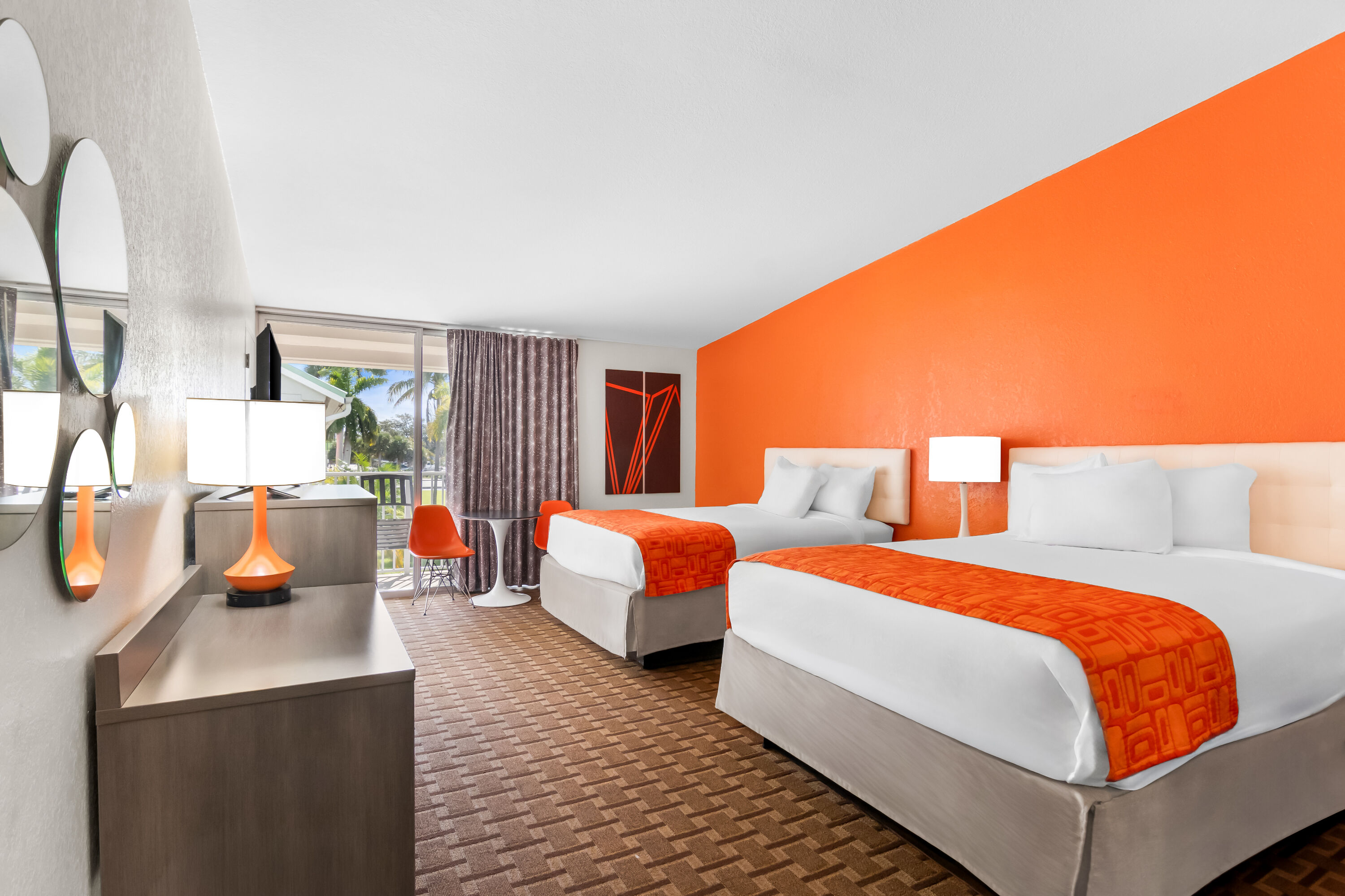 Double bed guest room at the Howard Johnson by Wyndham Vero Beach / Downtown in Vero Beach, Florida