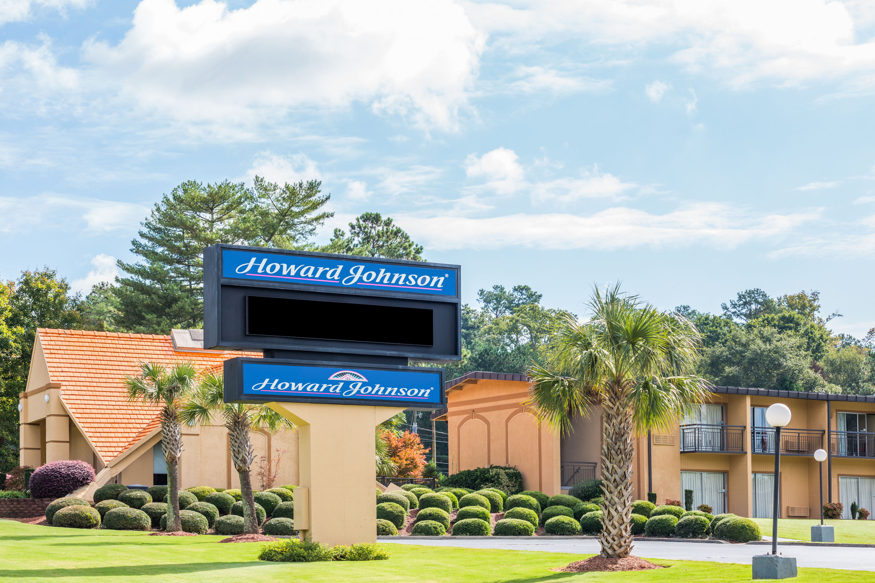 Exterior of Howard Johnson by Wyndham Athens hotel in Athens, Georgia