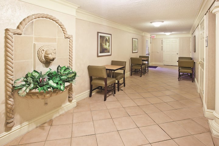 Howard Johnson by Wyndham Columbus Fort Benning | Columbus, GA Hotels