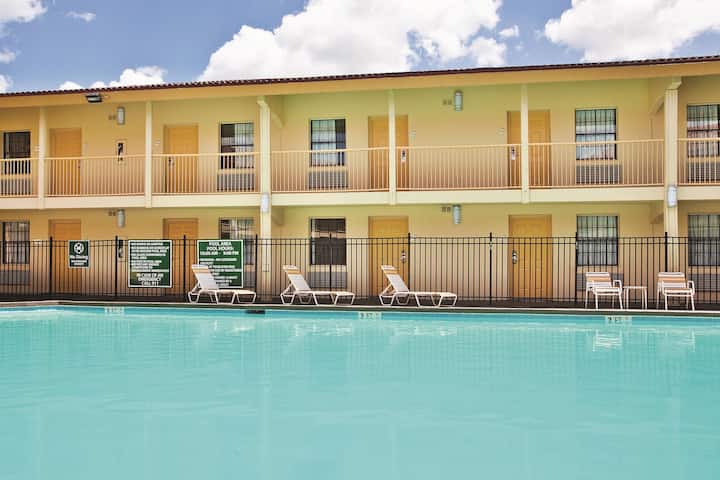 Howard Johnson By Wyndham Columbus Fort Benning Columbus Ga Hotels Howard Johnson By Wyndham Columbus Fort Benning Columbus Ga Hotels