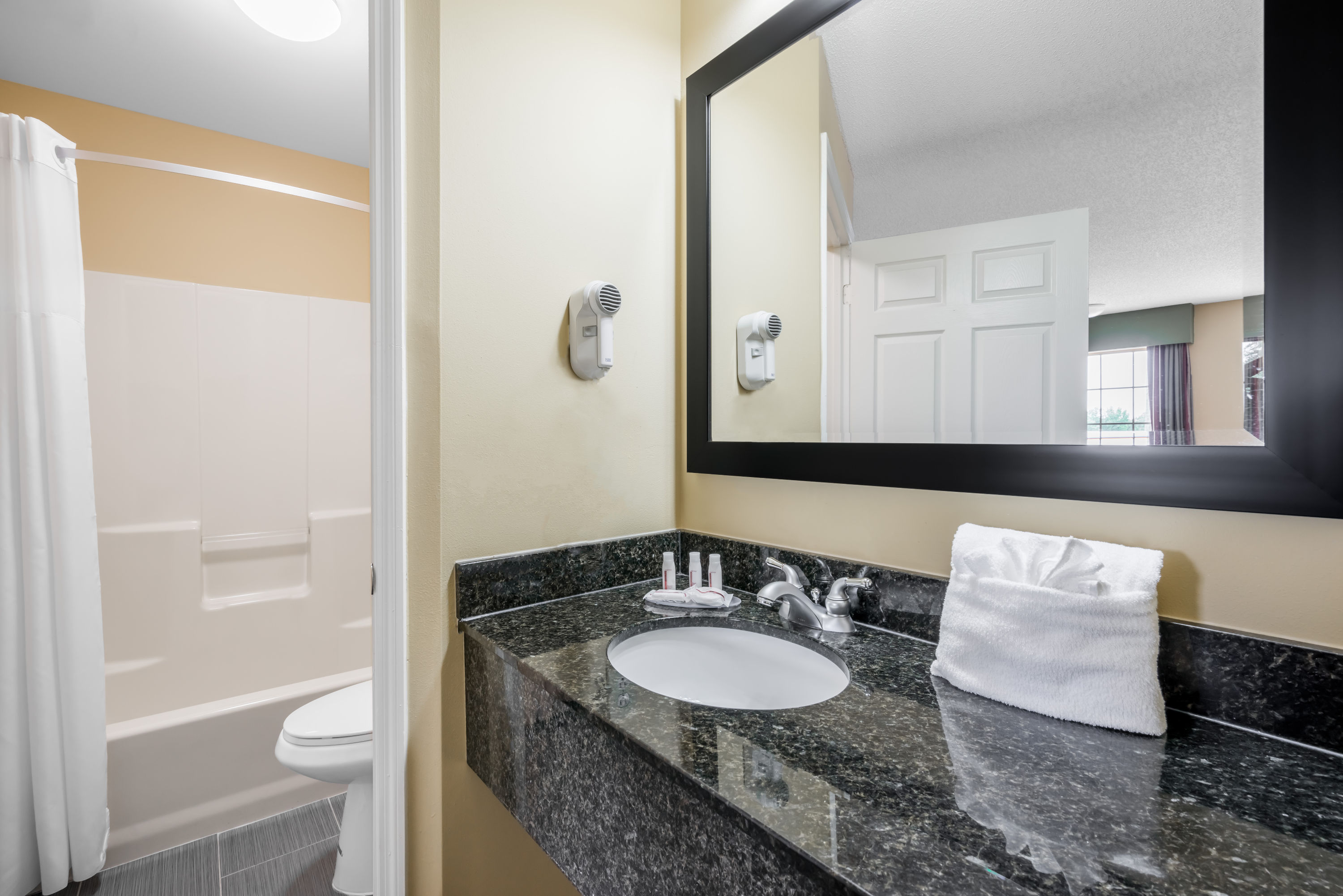 Guest room bath at the Howard Johnson by Wyndham Dalton in Dalton, Georgia