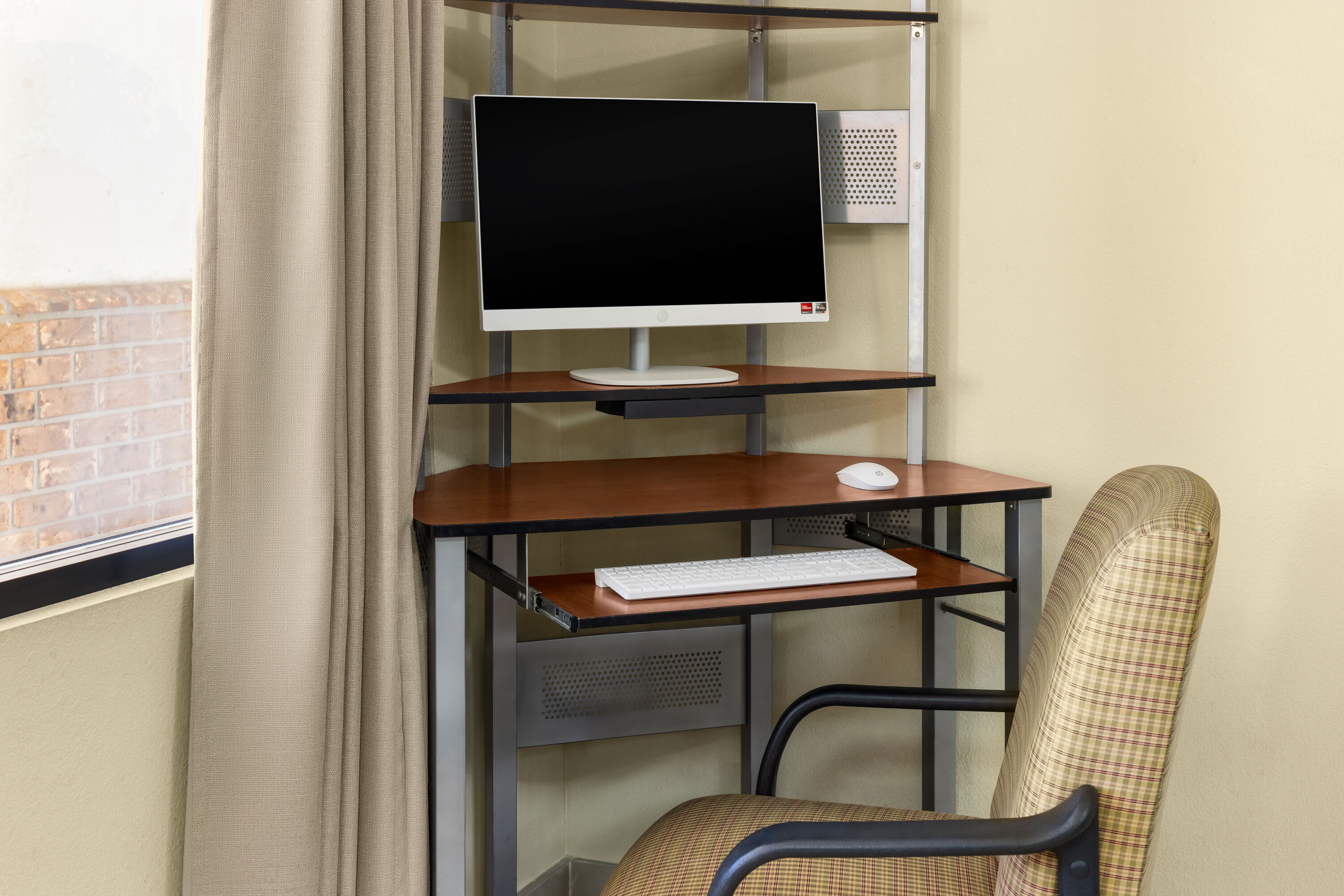 Howard Johnson by Wyndham Savannah GA business center in Savannah, Georgia