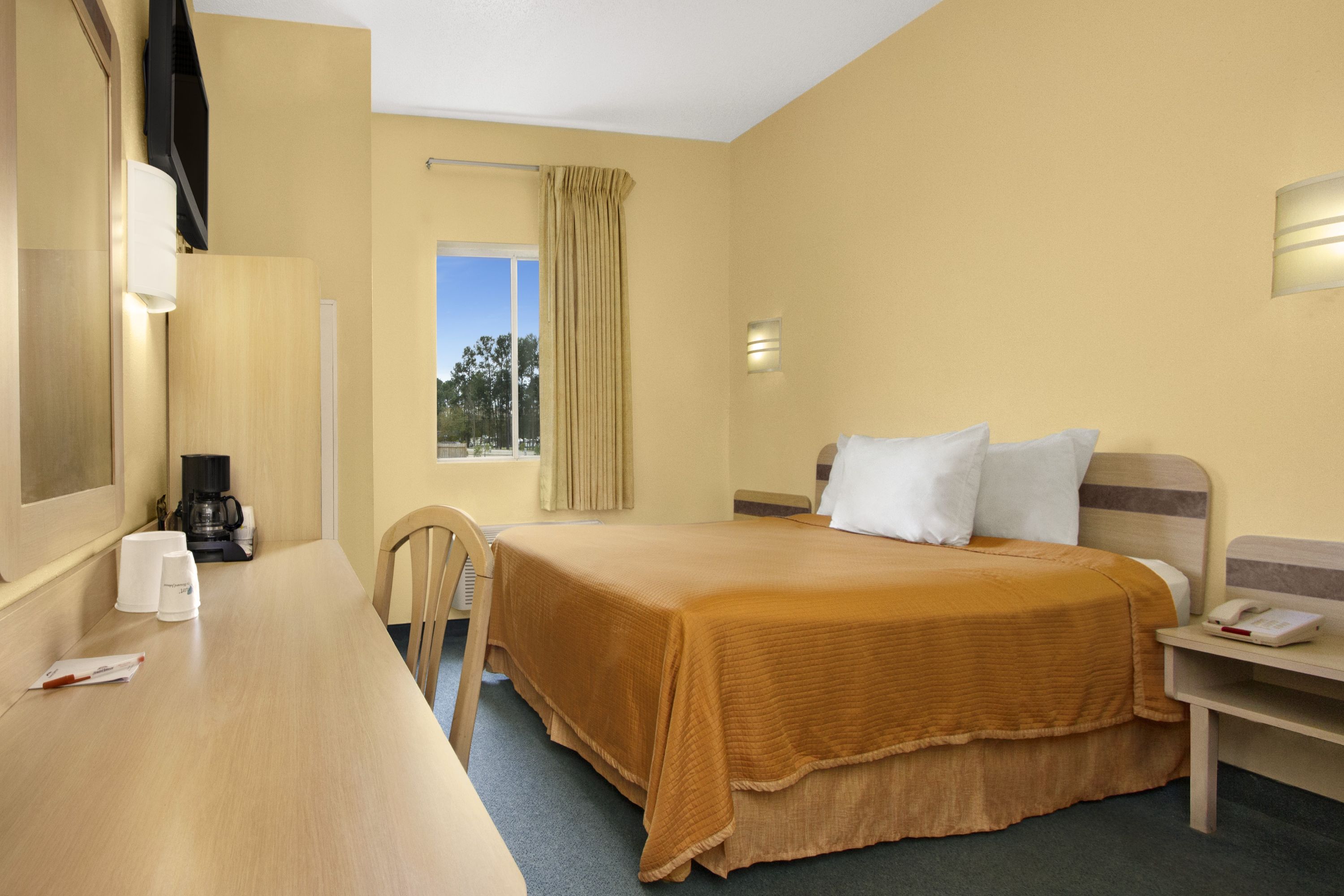 Guest room at the Howard Johnson by Wyndham Tifton GA I-75 in Tifton, Georgia