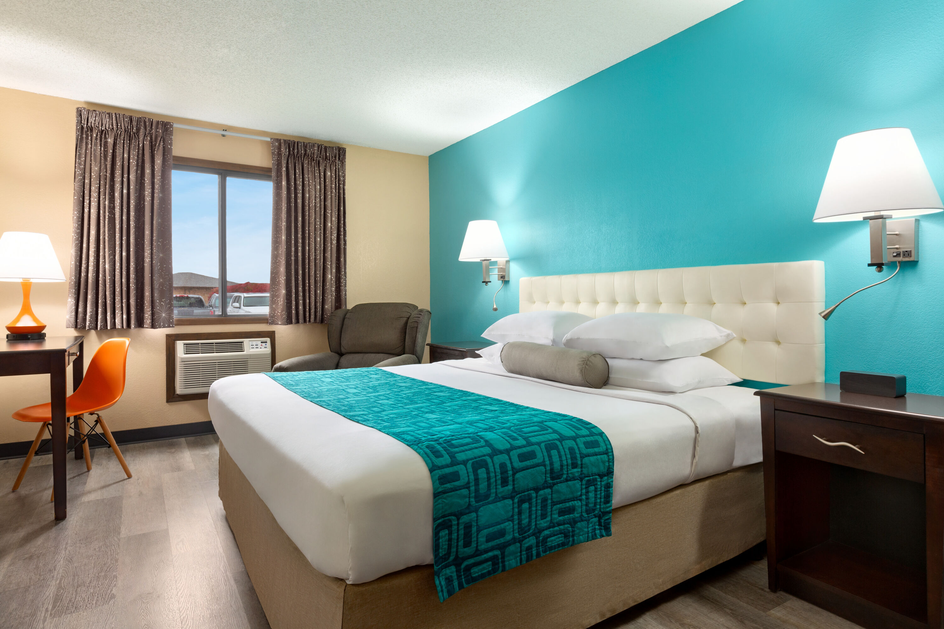 Guest room at the Howard Johnson by Wyndham Waterloo/Cedar Falls in Waterloo, Iowa