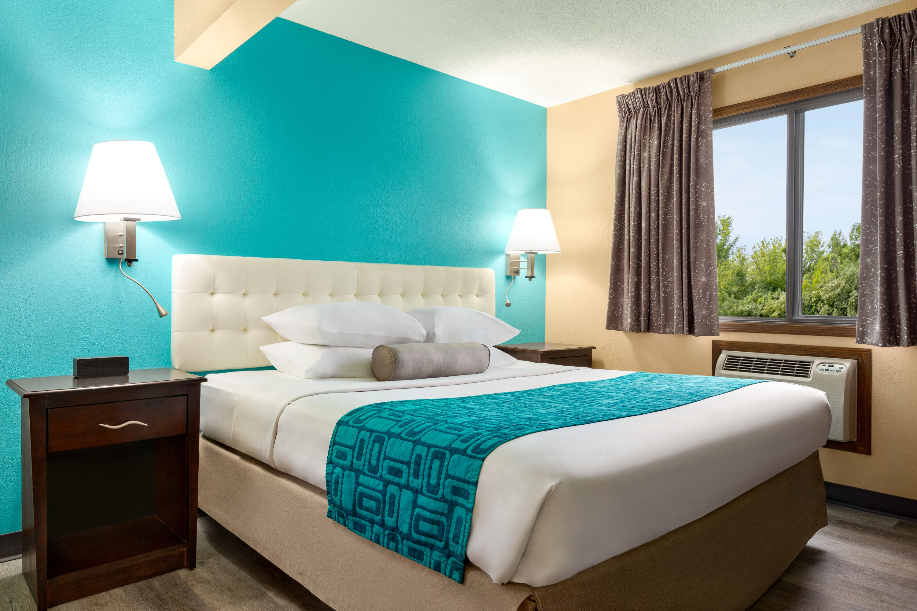 Howard Johnson by Wyndham Waterloo/Cedar Falls suite in Waterloo, Iowa