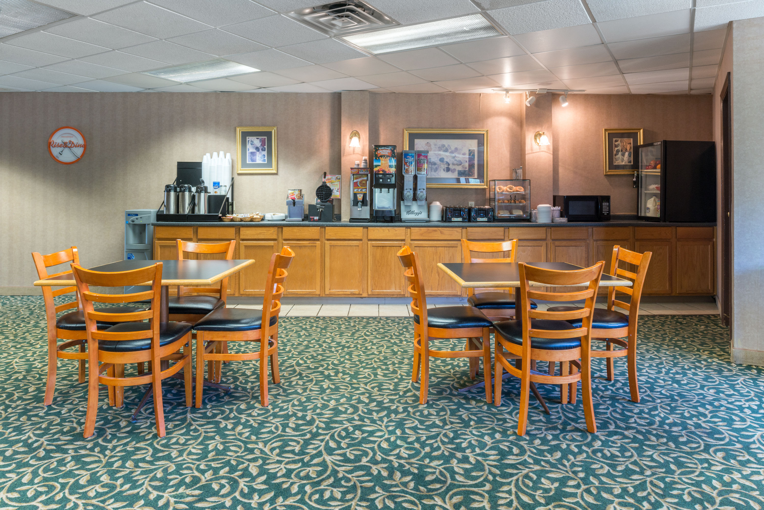 Howard Johnson By Wyndham Springfield Hotel Amp Suites