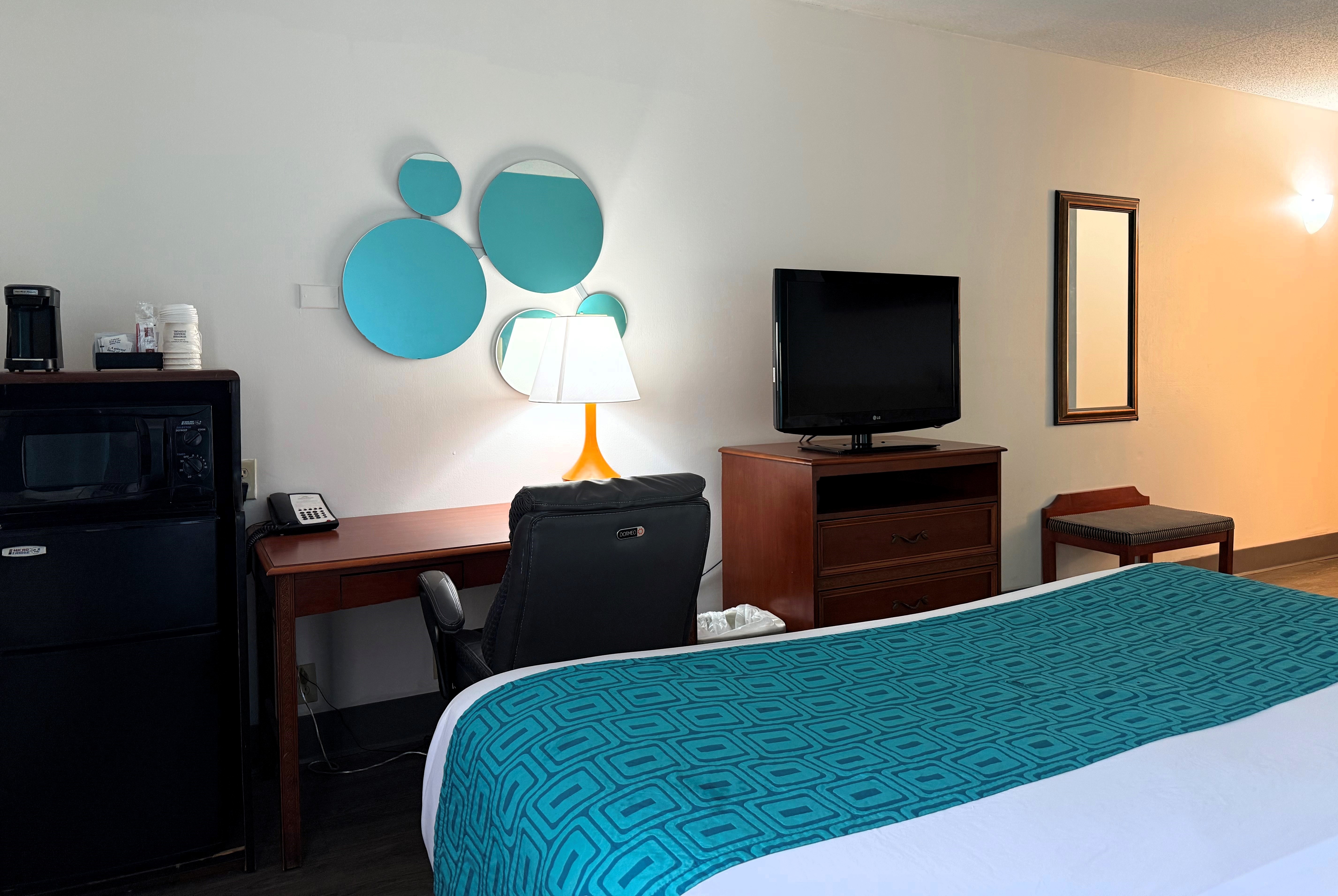 Guest room at the Howard Johnson by Wyndham Evansville East in Evansville, Indiana