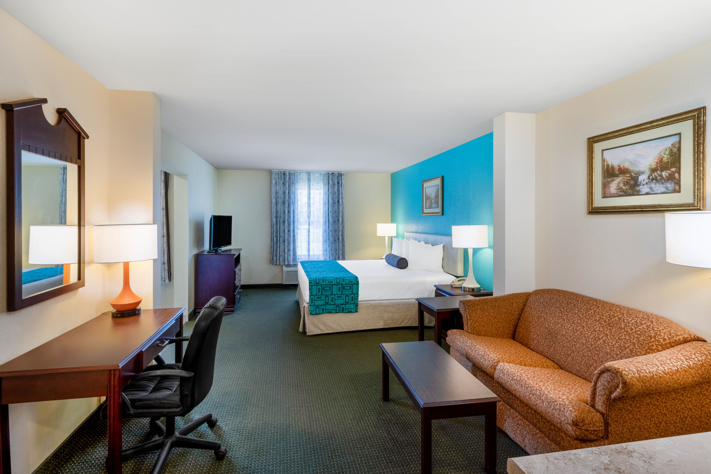 Howard Johnson by Wyndham Houma suite in Houma, Louisiana