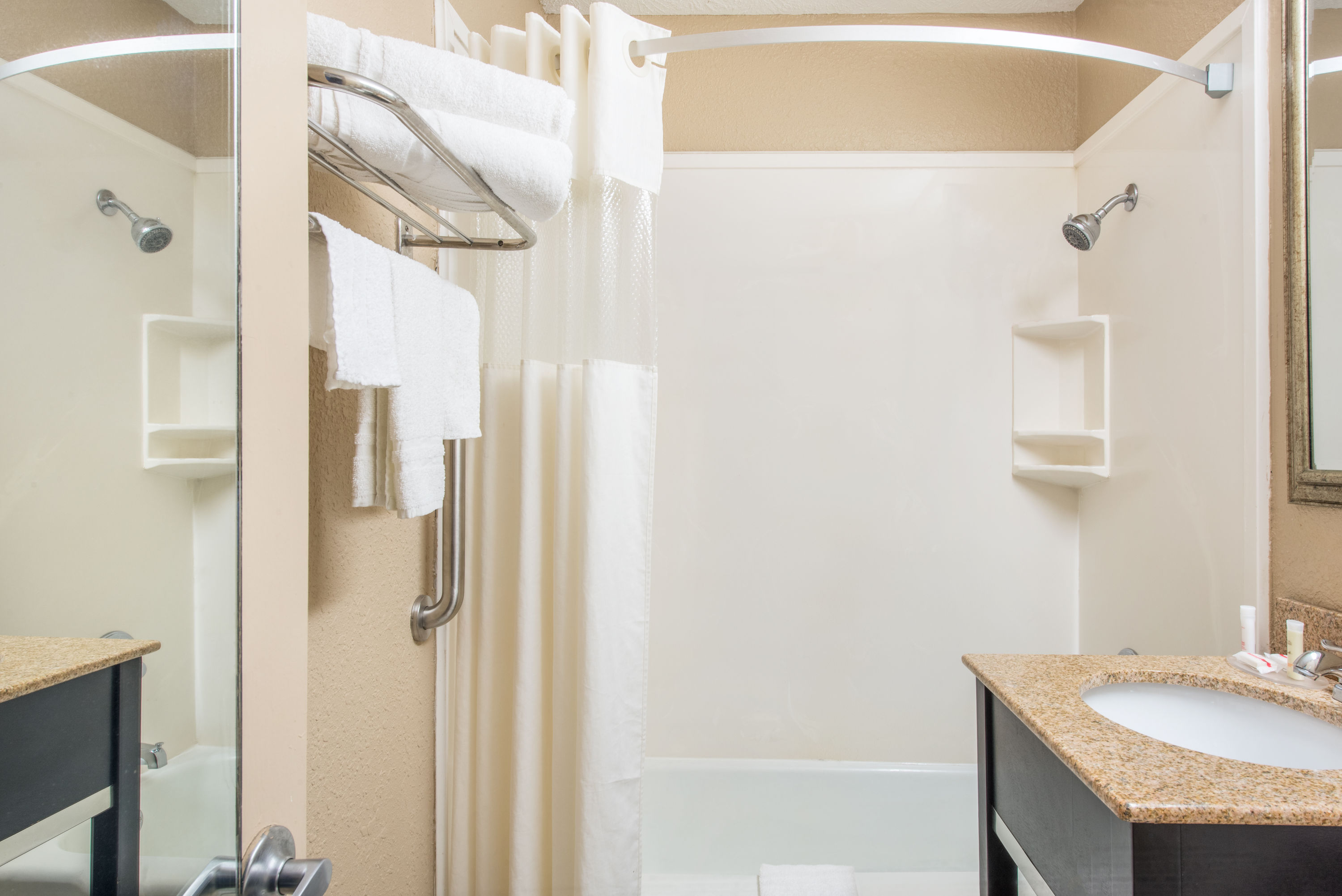 Guest room bath at the Howard Johnson by Wyndham Historic Lake Charles in Lake Charles, Louisiana