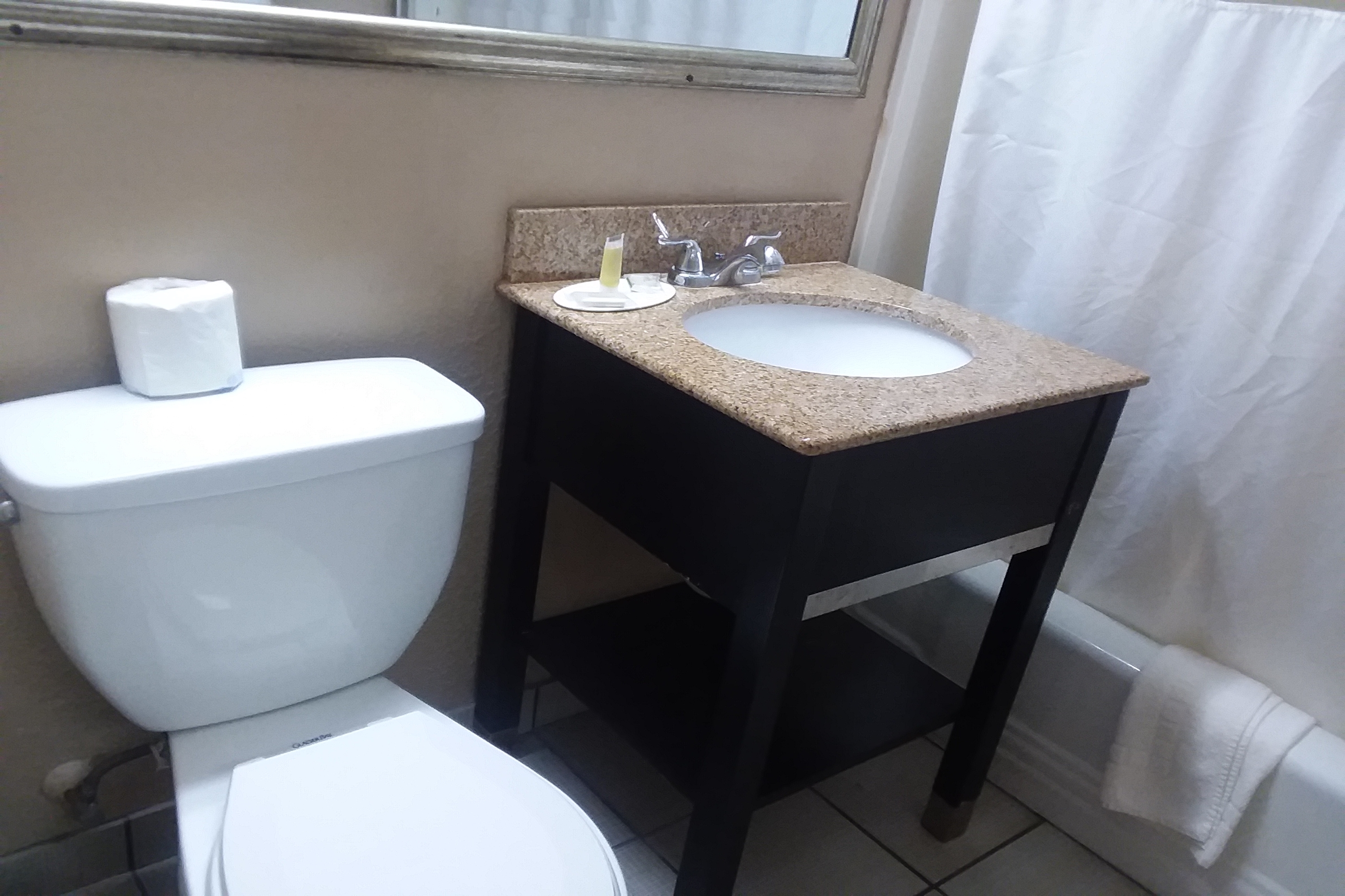 Guest room bath at the Howard Johnson by Wyndham Historic Lake Charles in Lake Charles, Louisiana