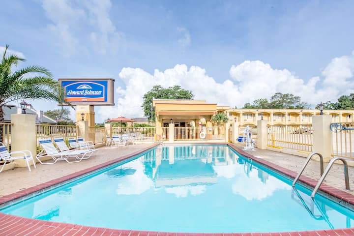 Howard Johnson By Wyndham Historic Lake Charles Lake Charles La Hotels Howard Johnson By Wyndham Historic Lake Charles Lake Charles La Hotels