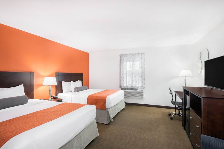 Guest room at the Howard Johnson Quincy in Quincy, Massachusetts