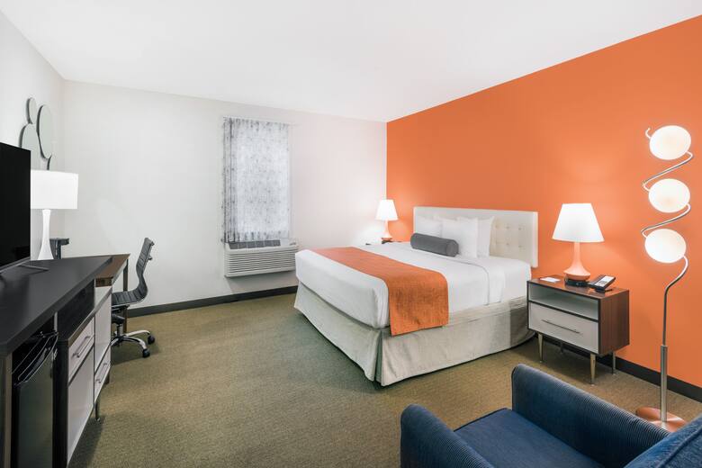 Guest room at the Howard Johnson Quincy in Quincy, Massachusetts