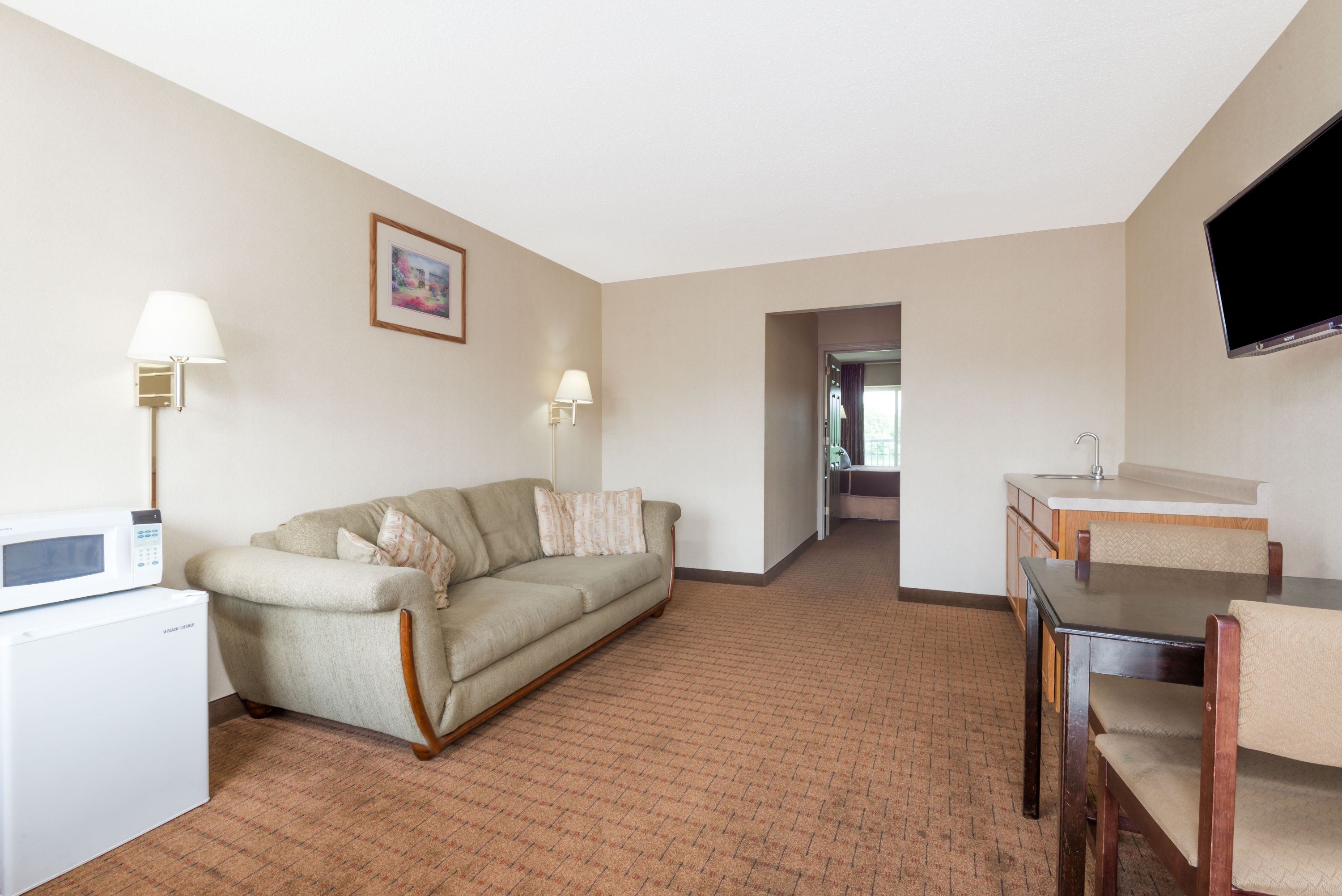 Howard Johnson by Wyndham Springfield suite in Springfield, Massachusetts