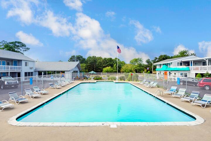 Howard Johnson Inn Cape Cod Area West Yarmouth Hotels Ma 02673 Amenities To Smile About