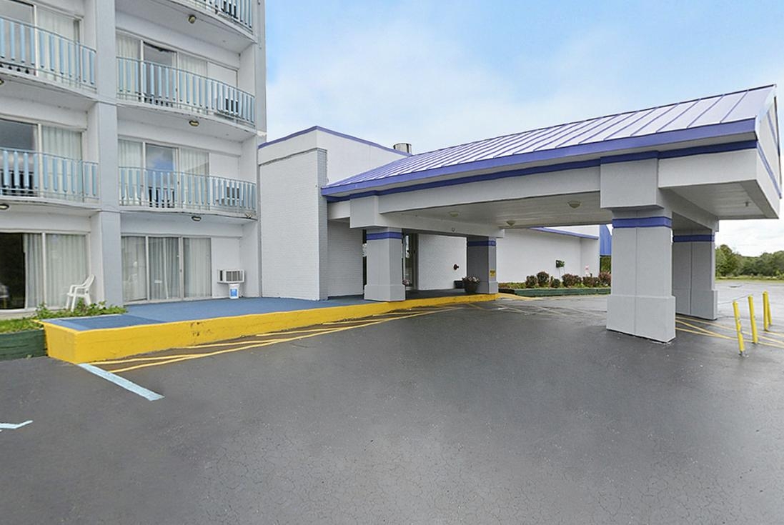 Howard Johnson By Wyndham Benton Harbor St Joseph Benton Harbor Mi Hotels