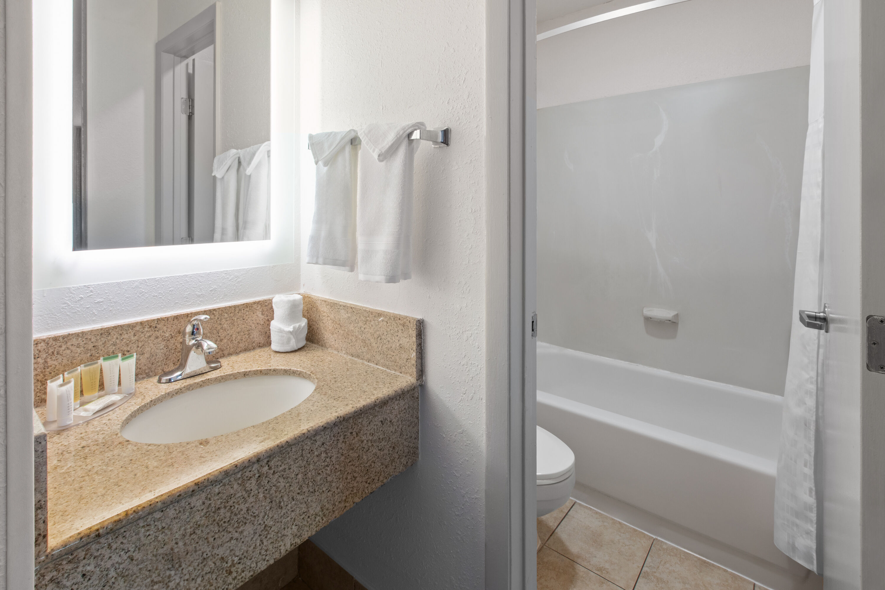 Guest room bath at the Howard Johnson by Wyndham Romulus Detroit Metro Airport in Romulus, Michigan