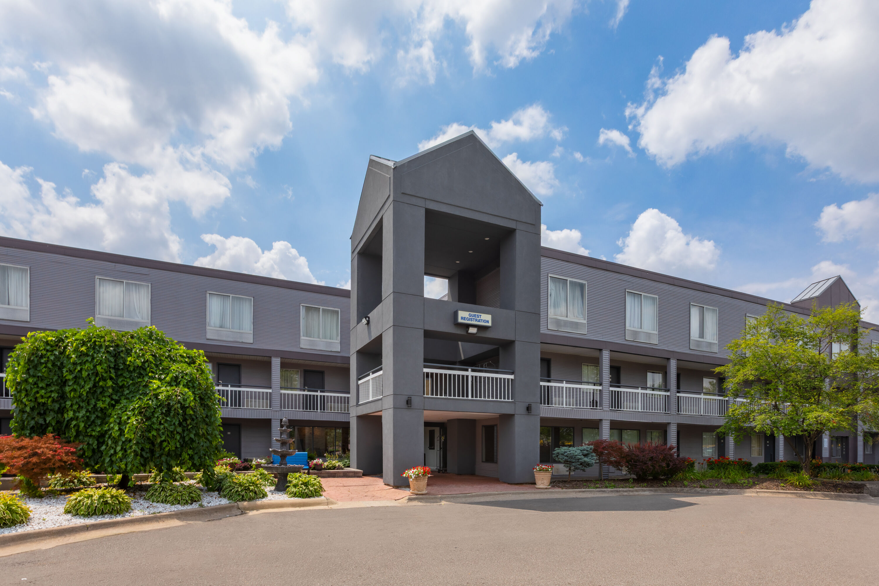 Exterior Day Image of Howard Johnson by Wyndham Romulus Detroit Metro Airport hotel in Romulus, Michigan